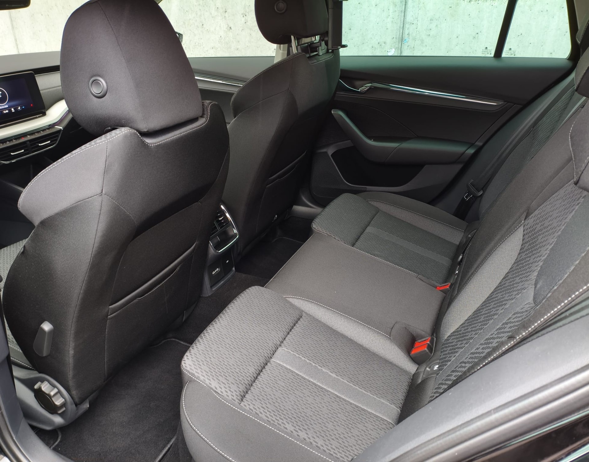 SKODA Octavia Combi 1.5 TSI mHEV DSG Style-image-6