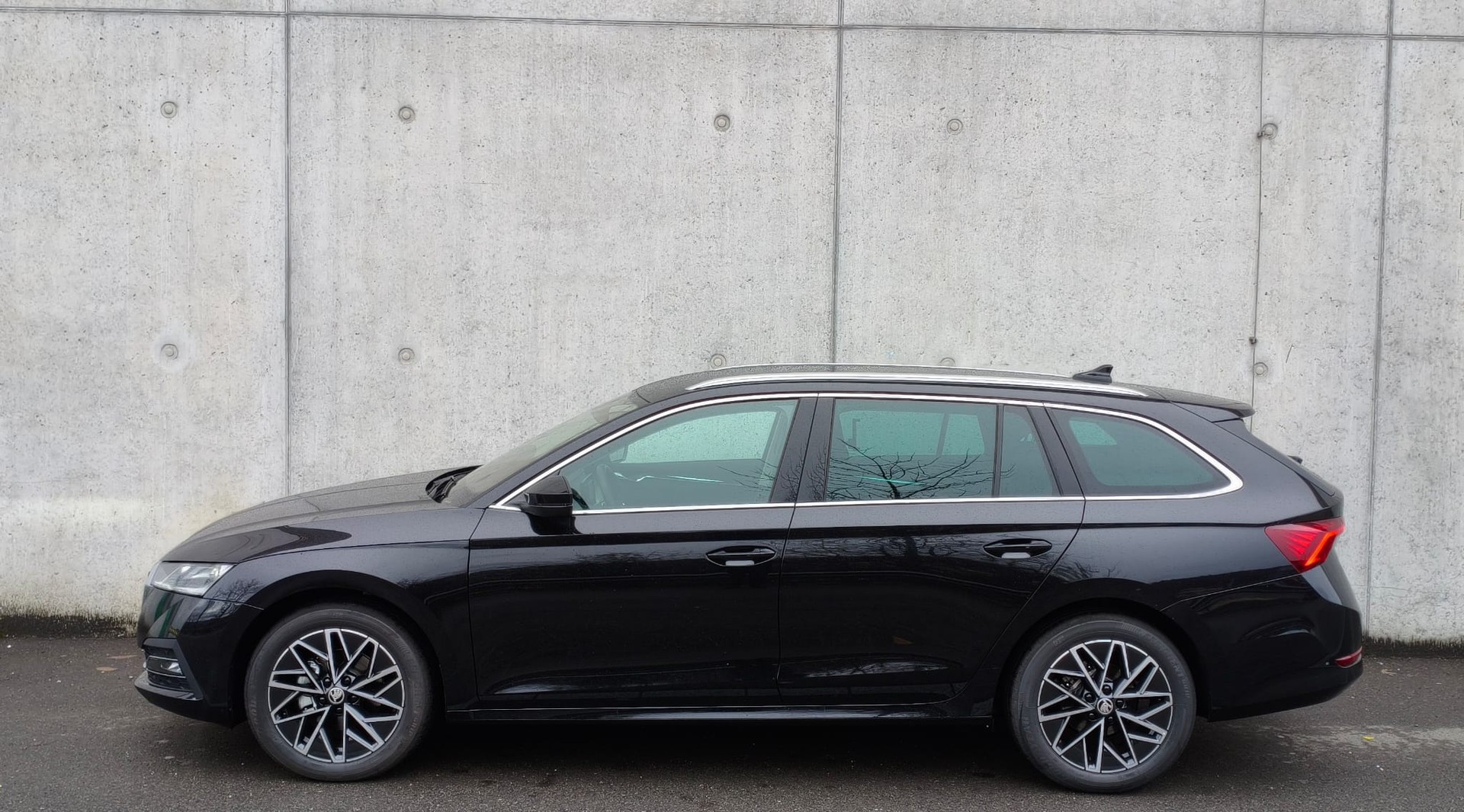 SKODA Octavia Combi 1.5 TSI mHEV DSG Style-image-2