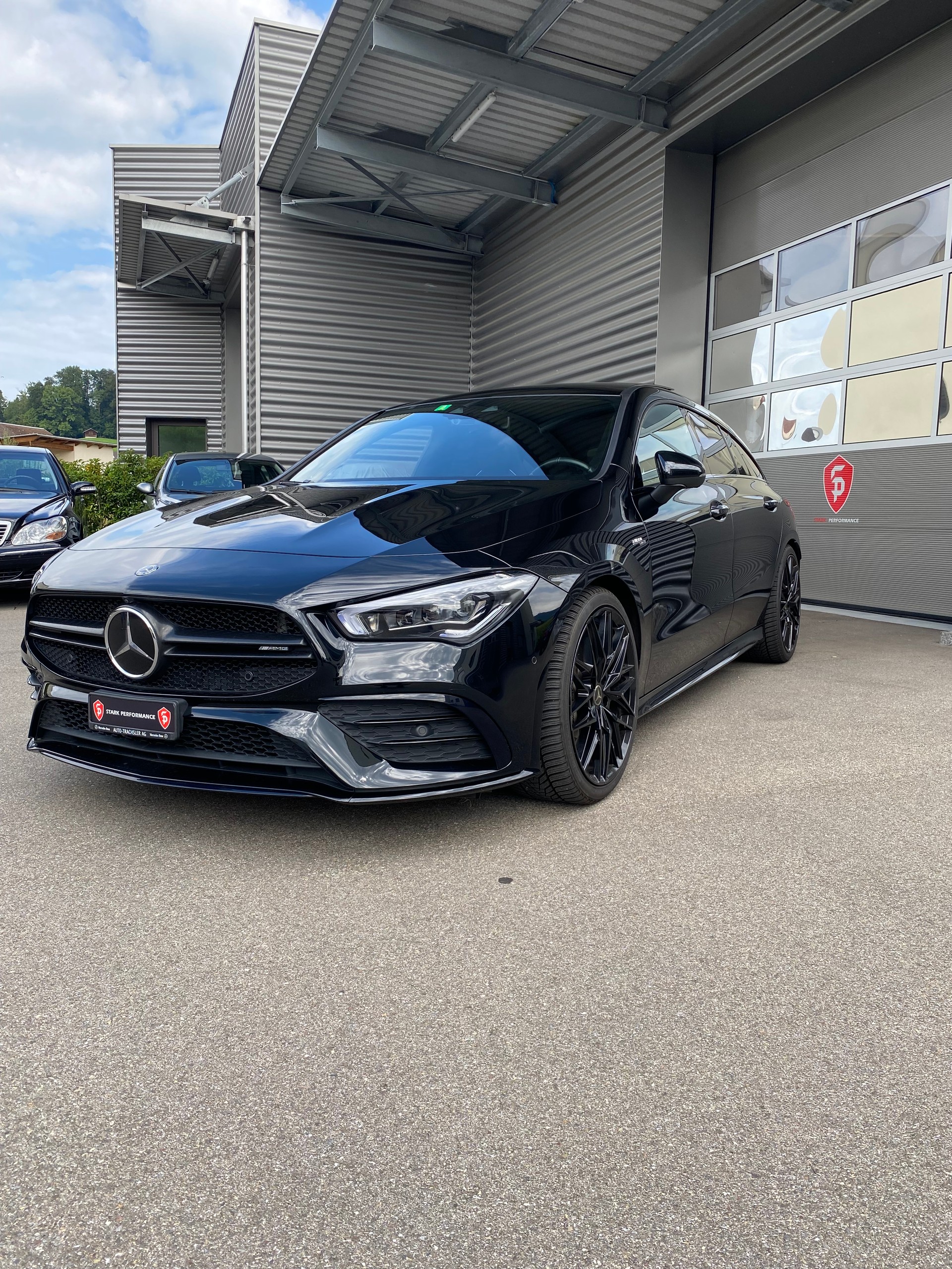 MERCEDES-BENZ CLA Shooting Brake 35 AMG 4Matic 7G-DCT VOLLAUSSTATTUNG
