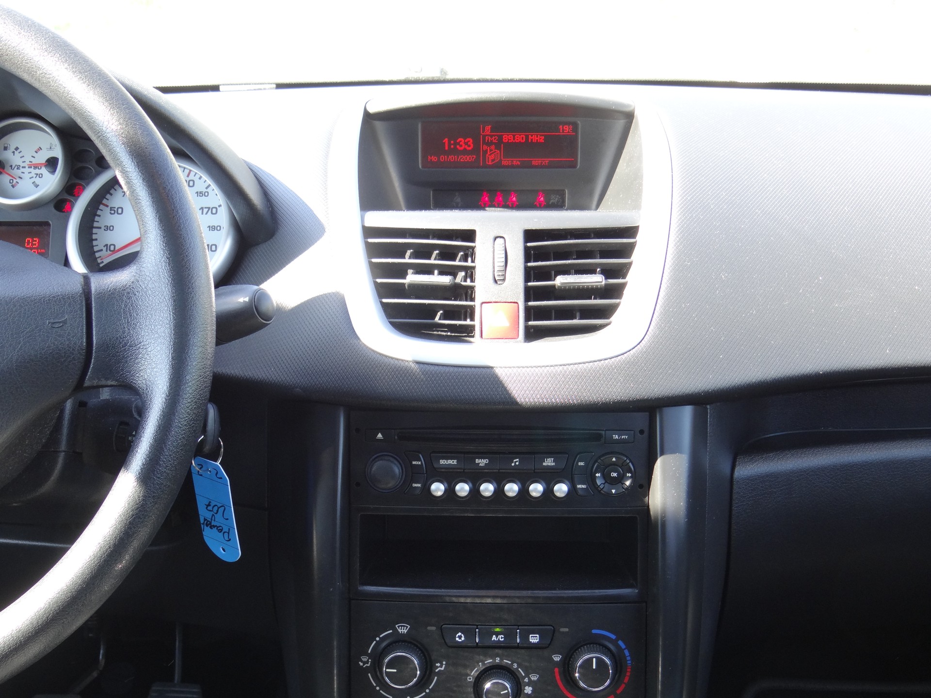 PEUGEOT 207 1.4 16V Trendy Clim-image-15
