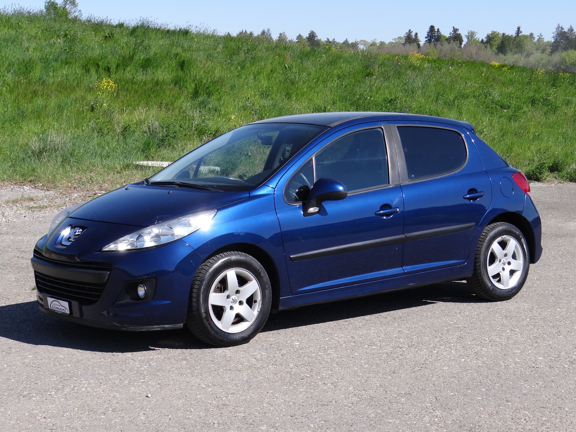 PEUGEOT 207 1.4 16V Trendy Clim-showroom-element-1