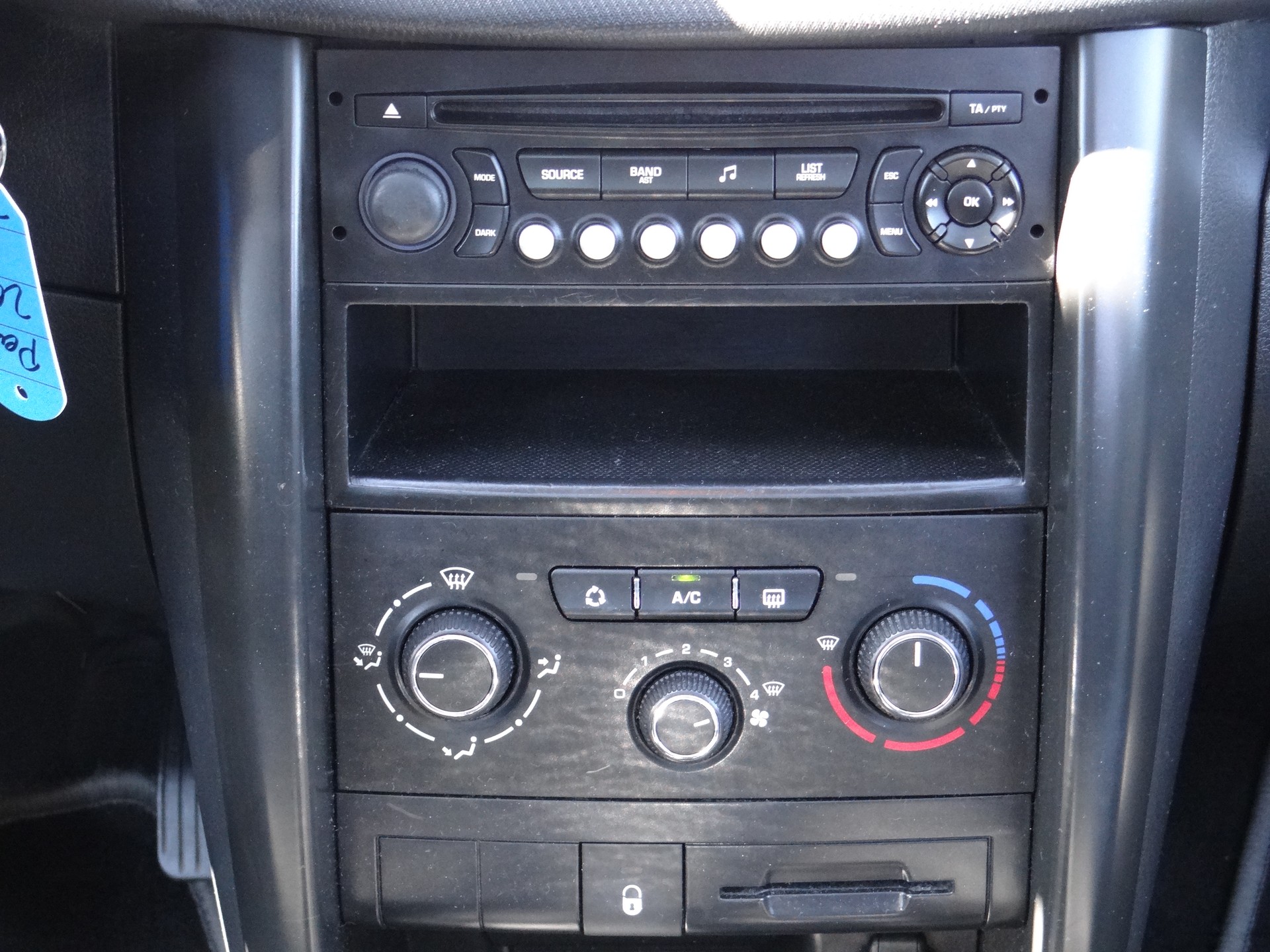 PEUGEOT 207 1.4 16V Trendy Clim-image-16