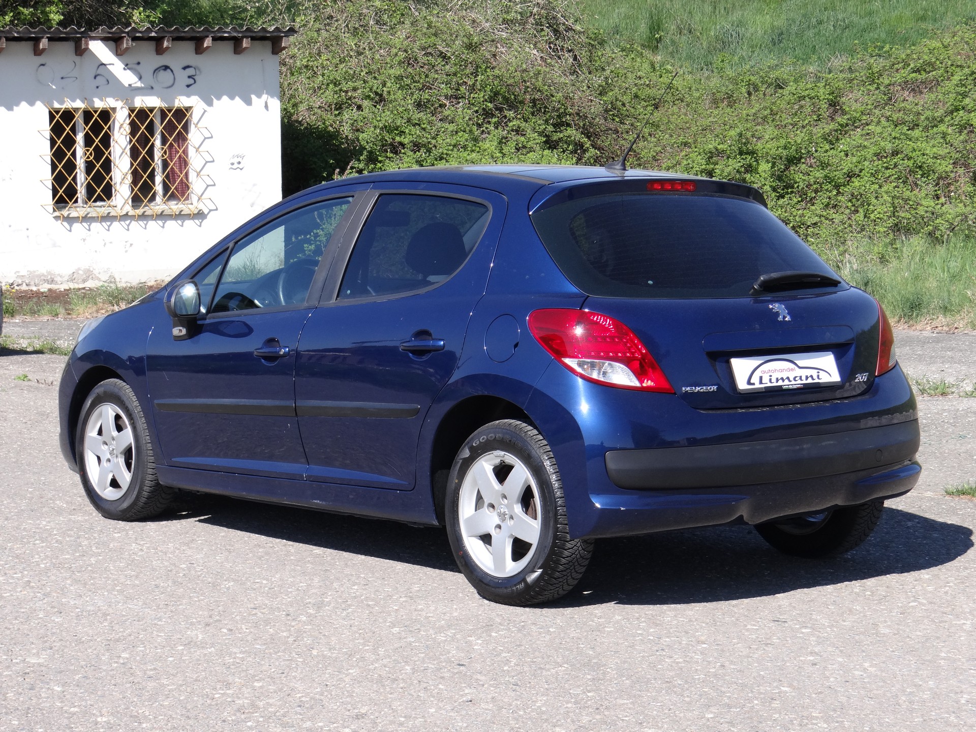 PEUGEOT 207 1.4 16V Trendy Clim-image-7
