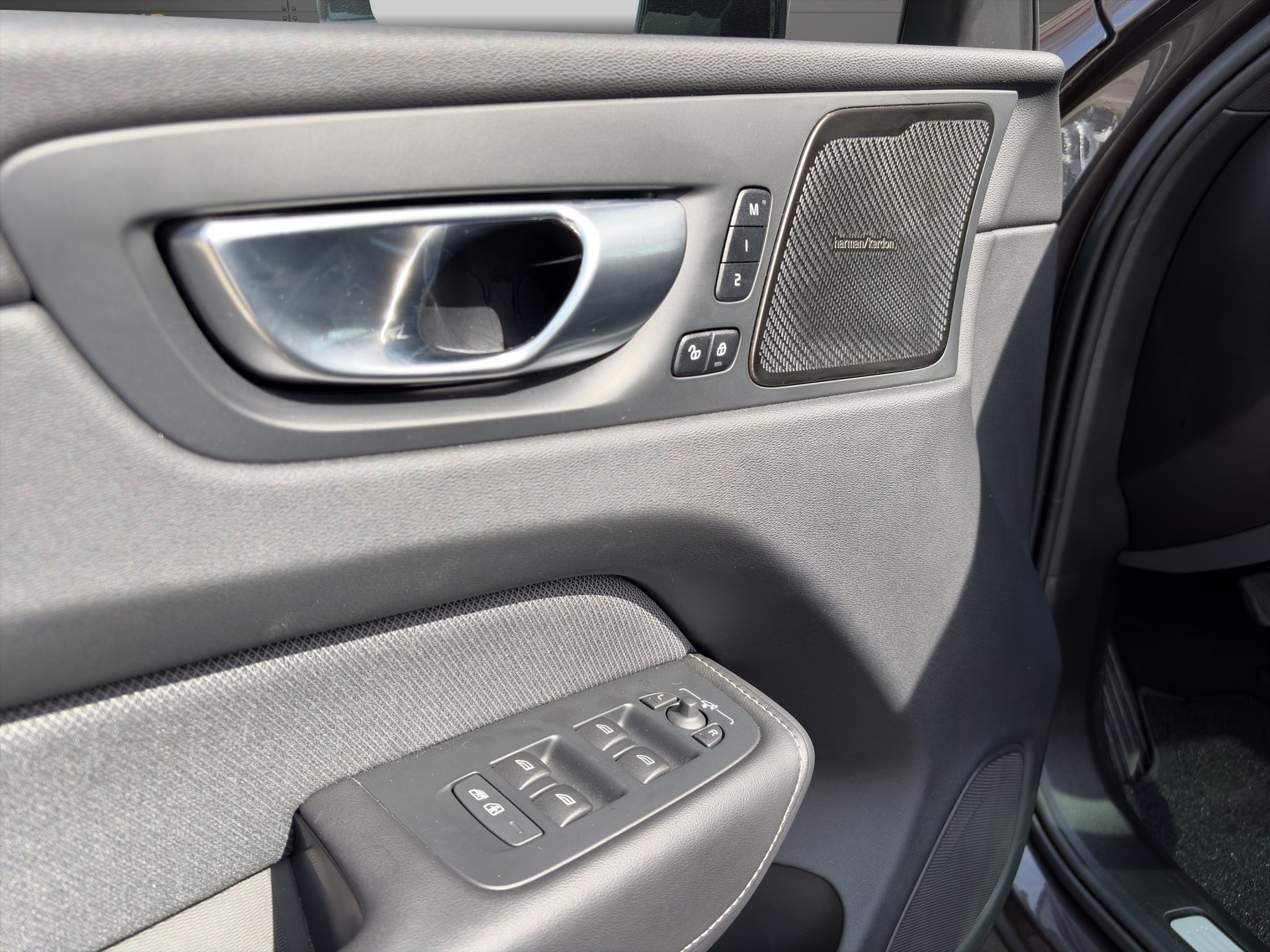 VOLVO XC60 B5 Diesel Mild Hybrid AWD Ultimate Bright Geartronic-image-10