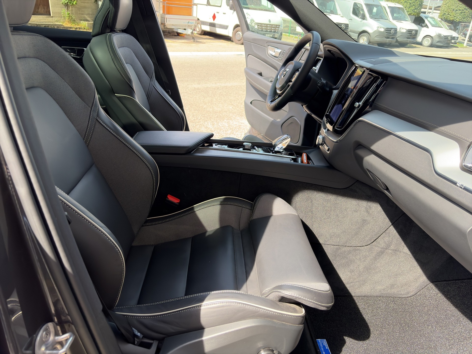 VOLVO XC60 B5 Diesel Mild Hybrid AWD Ultimate Bright Geartronic-image-15