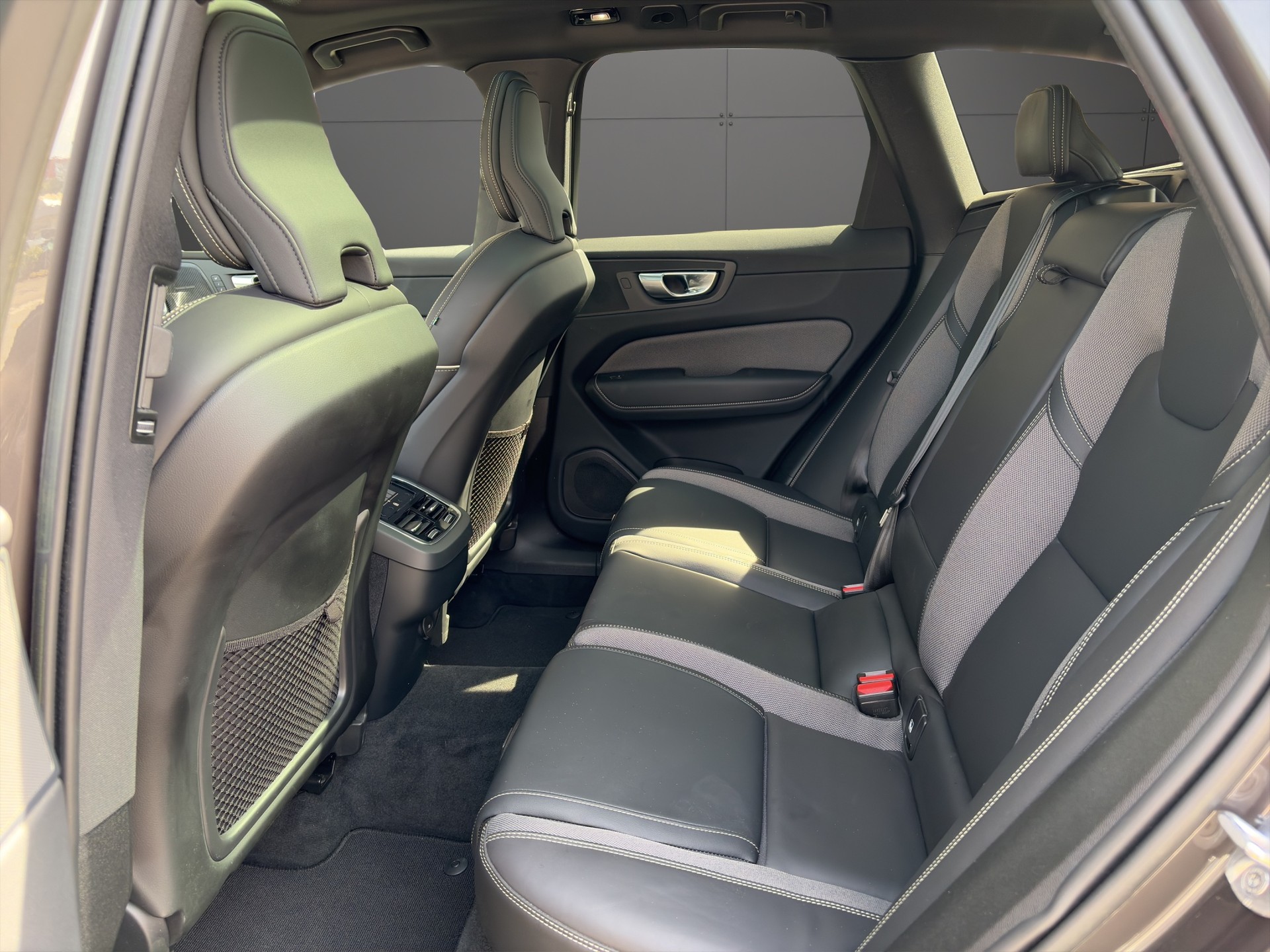 VOLVO XC60 B5 Diesel Mild Hybrid AWD Ultimate Bright Geartronic-image-12