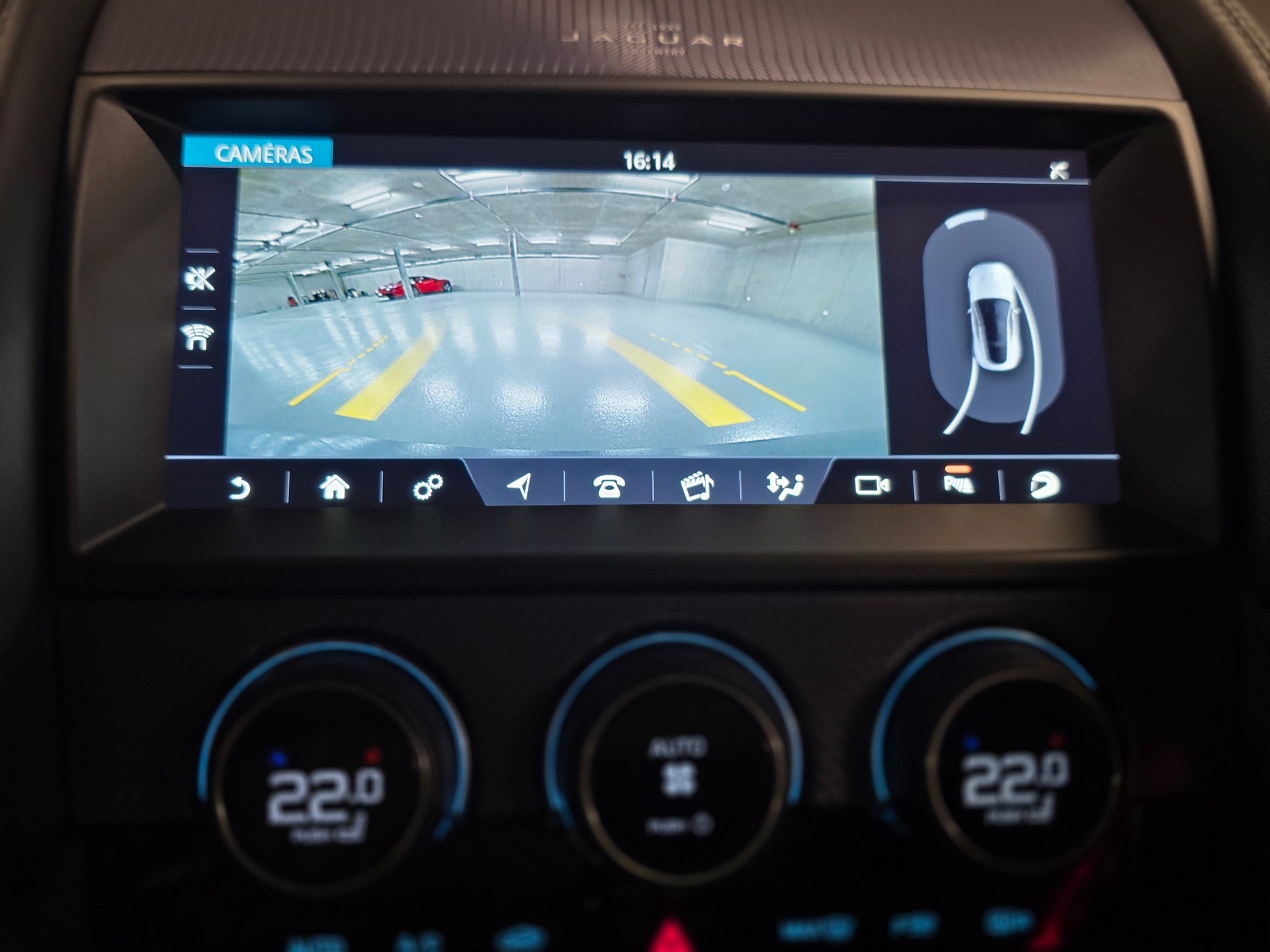 JAGUAR F-Type Coupé 5.0 V8 R-Dynamic Automatik AWD-image-8