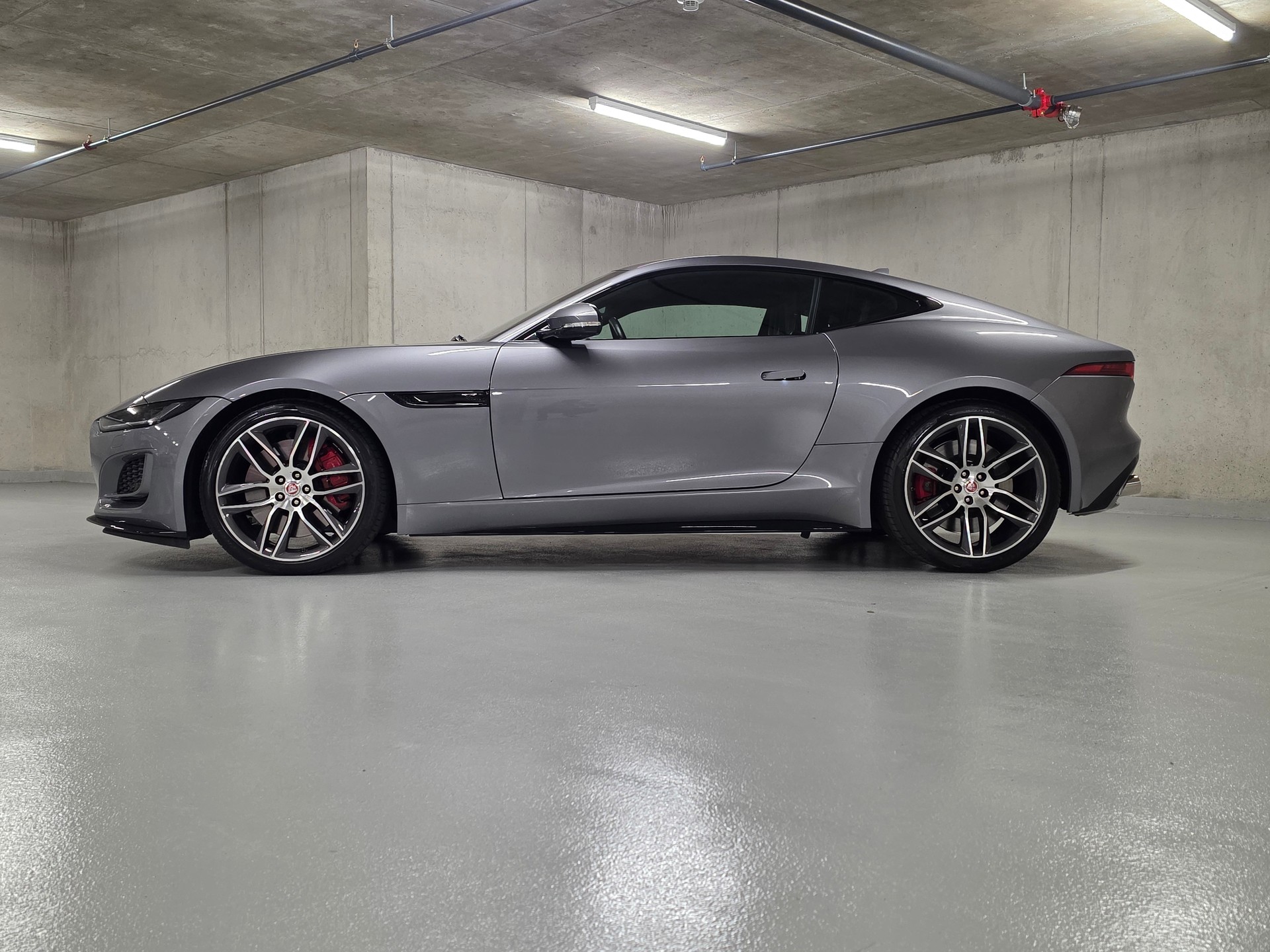 JAGUAR F-Type Coupé 5.0 V8 R-Dynamic Automatik AWD-showroom-element-2
