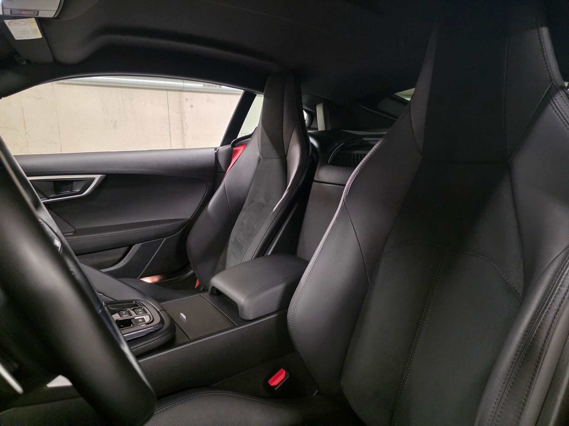 JAGUAR F-Type Coupé 5.0 V8 R-Dynamic Automatik AWD-image-5