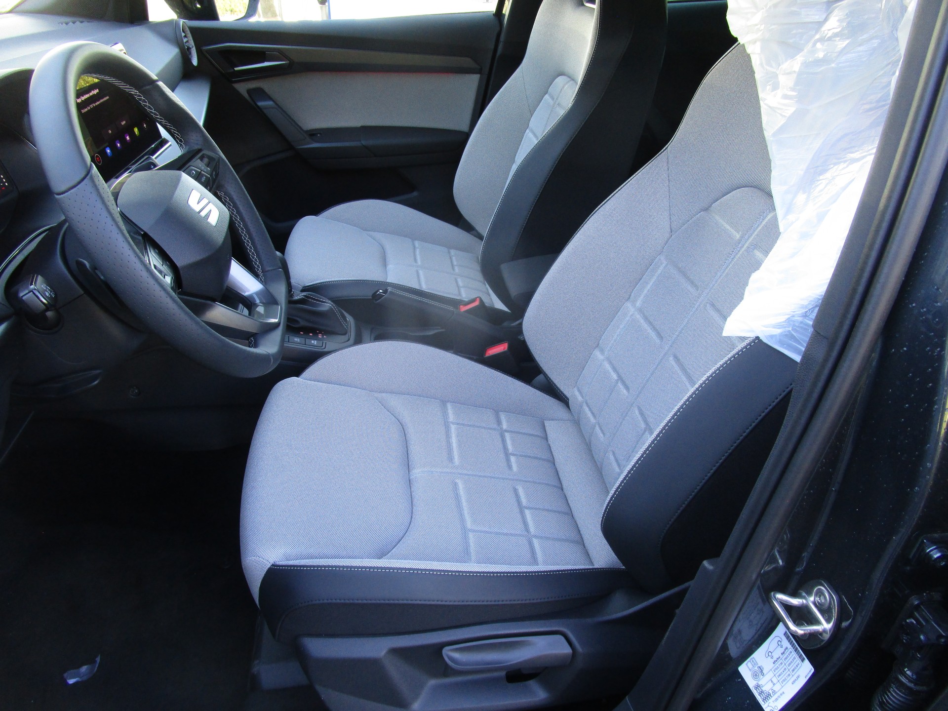 SEAT Arona 1.5 Eco TSI FR DSG-image-9