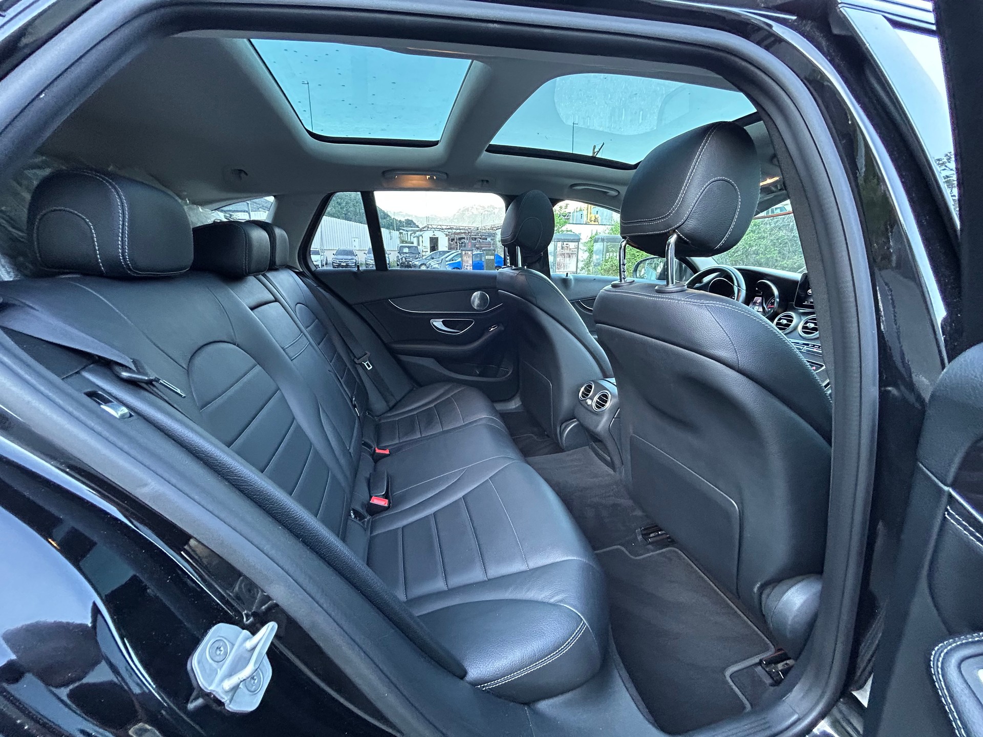 MERCEDES-BENZ C 400 Avantgarde 4Matic 7G-Tronic-image-10