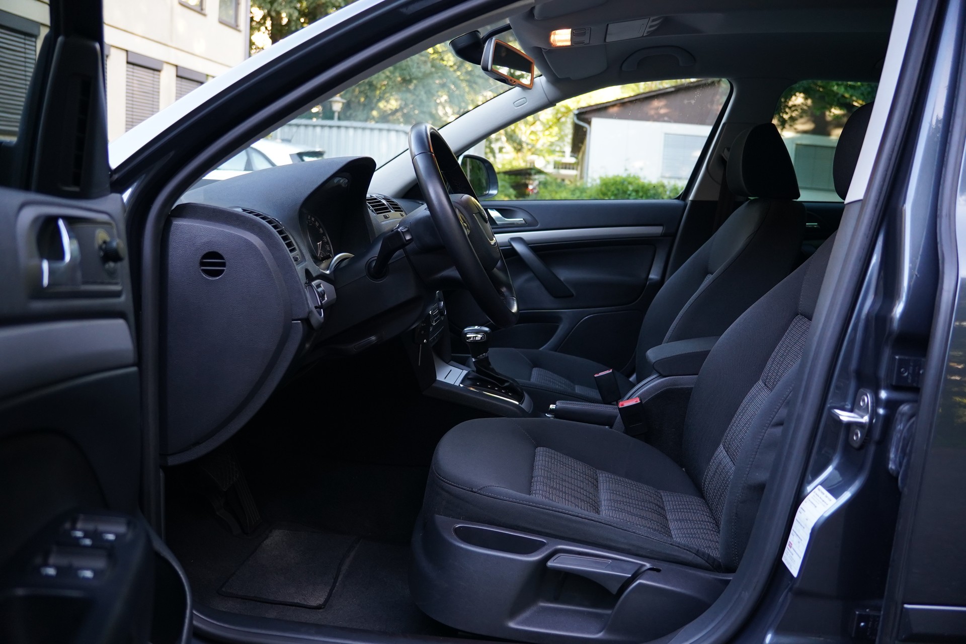 SKODA Octavia Combi 1.8 TSI Laurin & Klement DSG-image-17