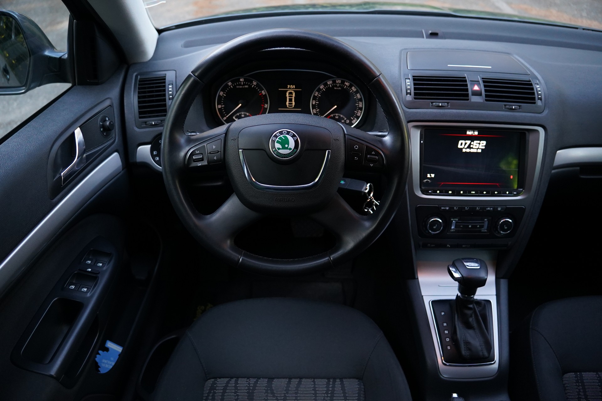 SKODA Octavia Combi 1.8 TSI Laurin & Klement DSG-image-27