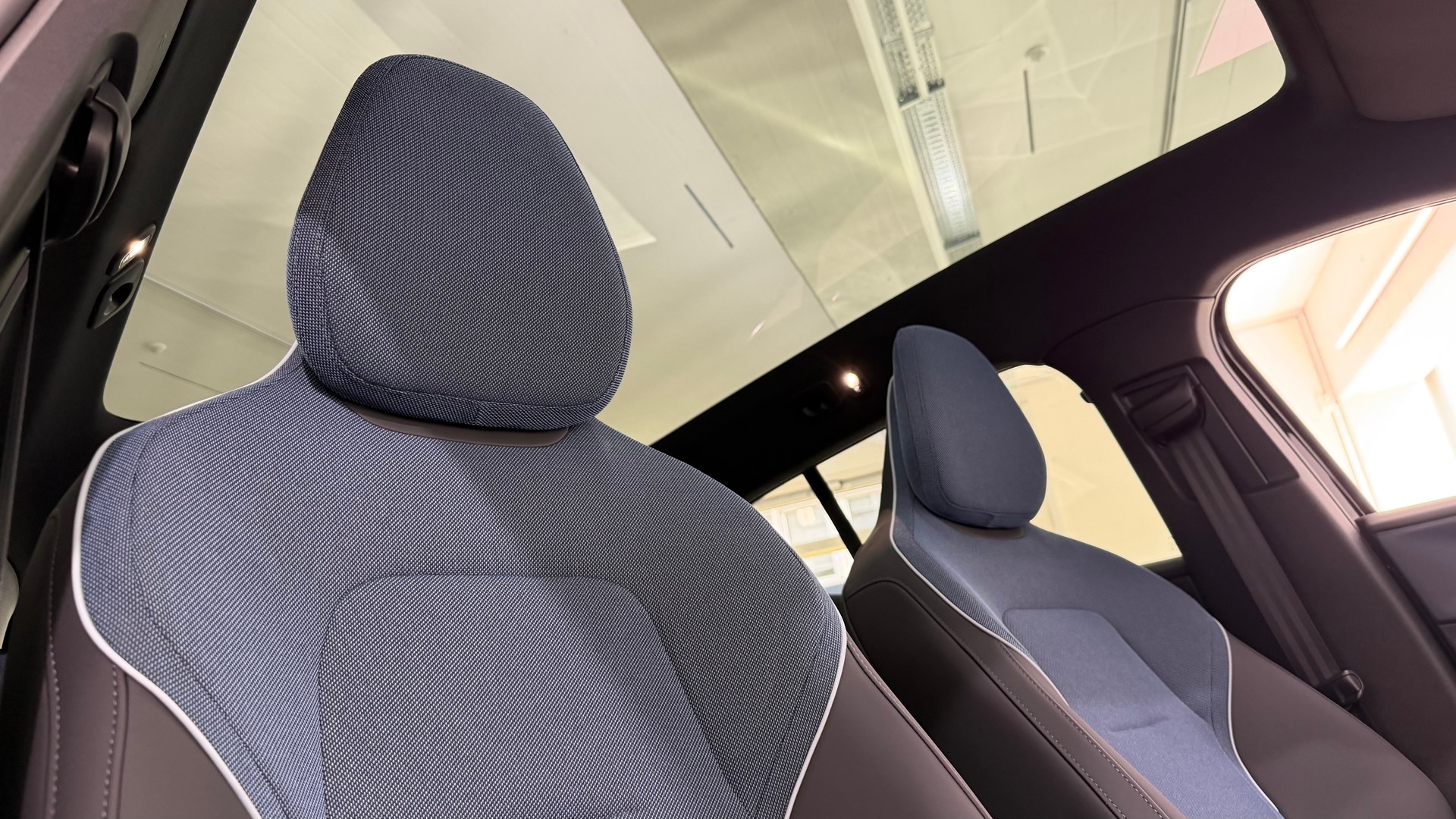 VOLVO EX 30 E60 Twin Ultra Performanc-image-10