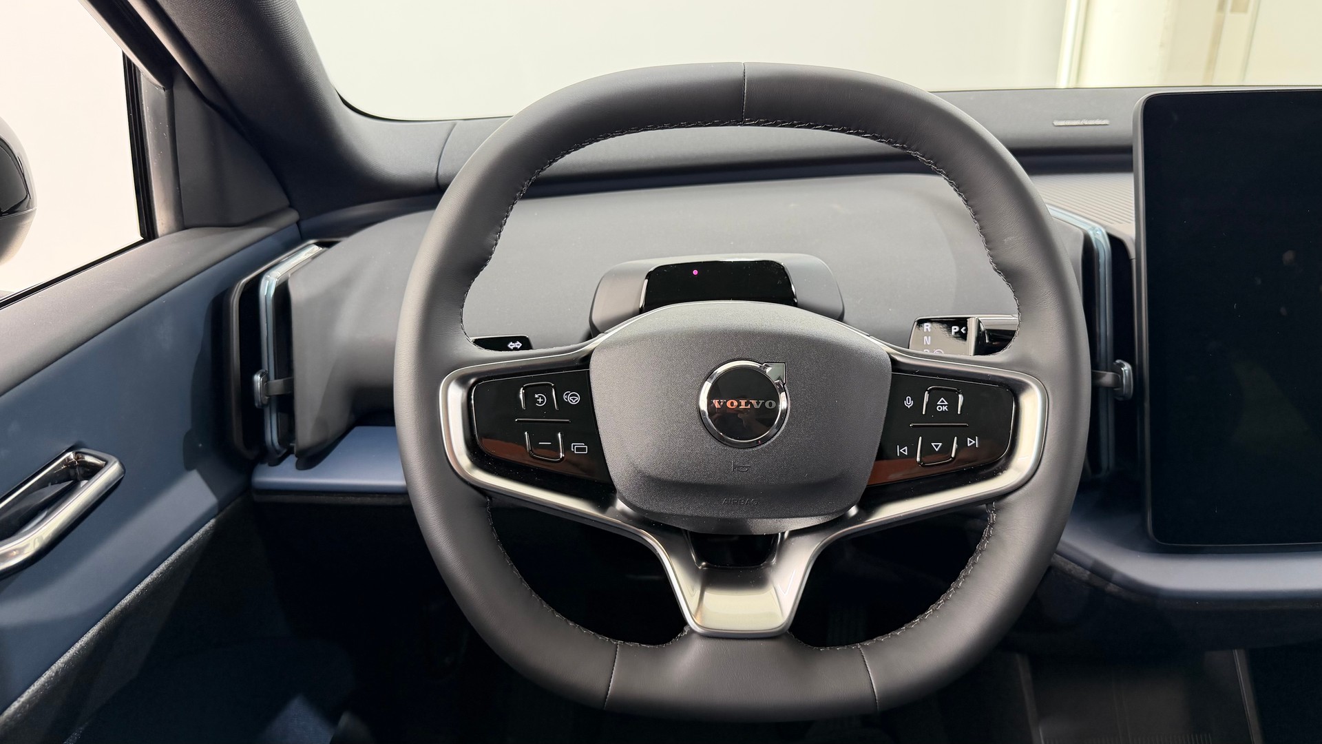 VOLVO EX 30 E60 Twin Ultra Performanc-image-14