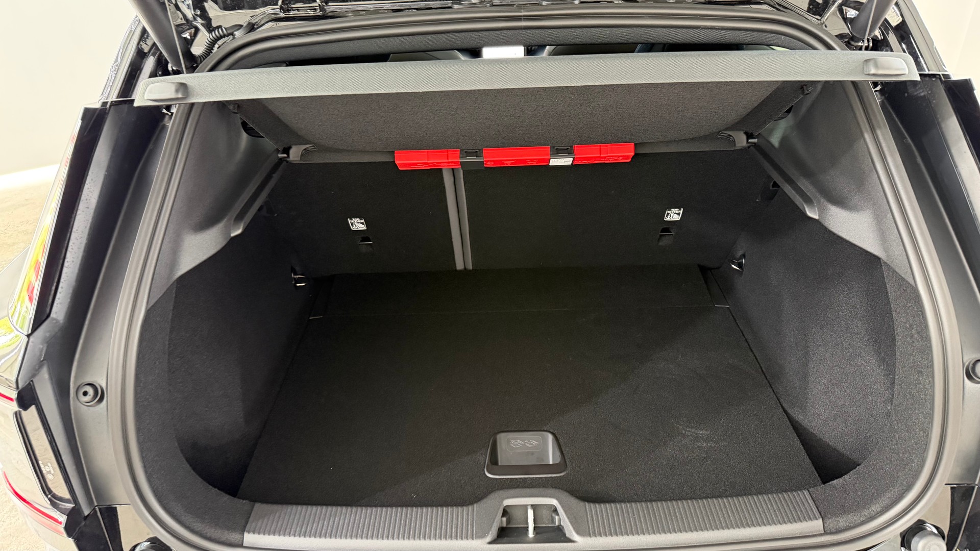VOLVO EX 30 E60 Twin Ultra Performanc-image-9