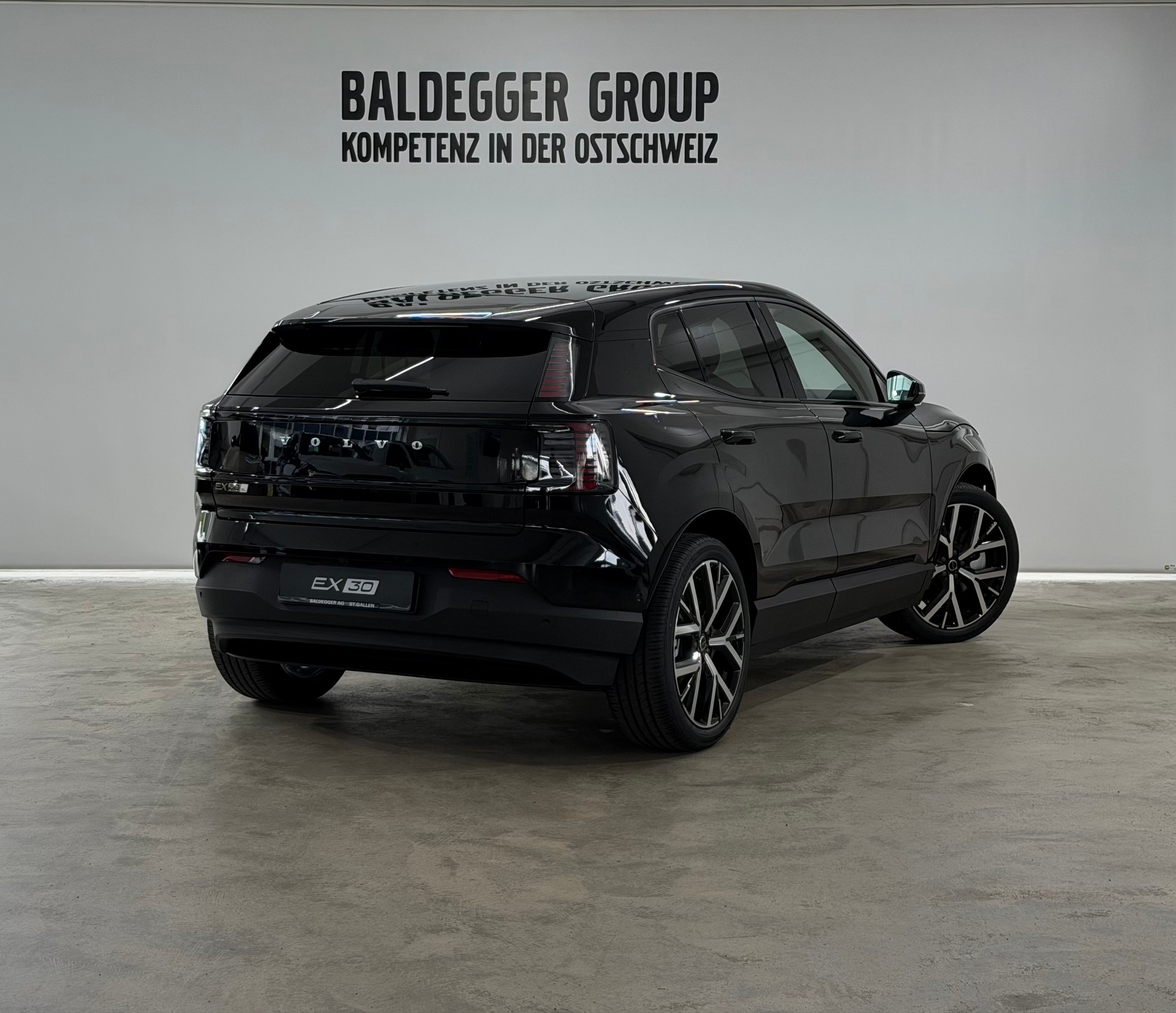 VOLVO EX 30 E60 Twin Ultra Performanc-showroom-element-2