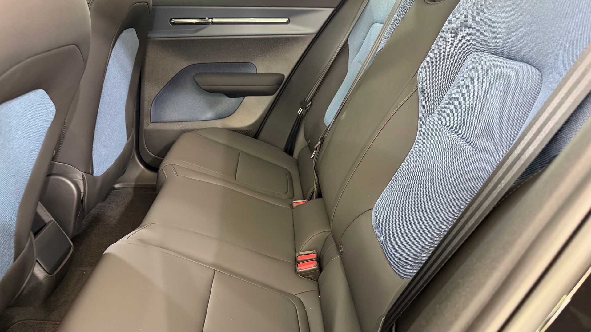 VOLVO EX 30 E60 Twin Ultra Performanc-image-6