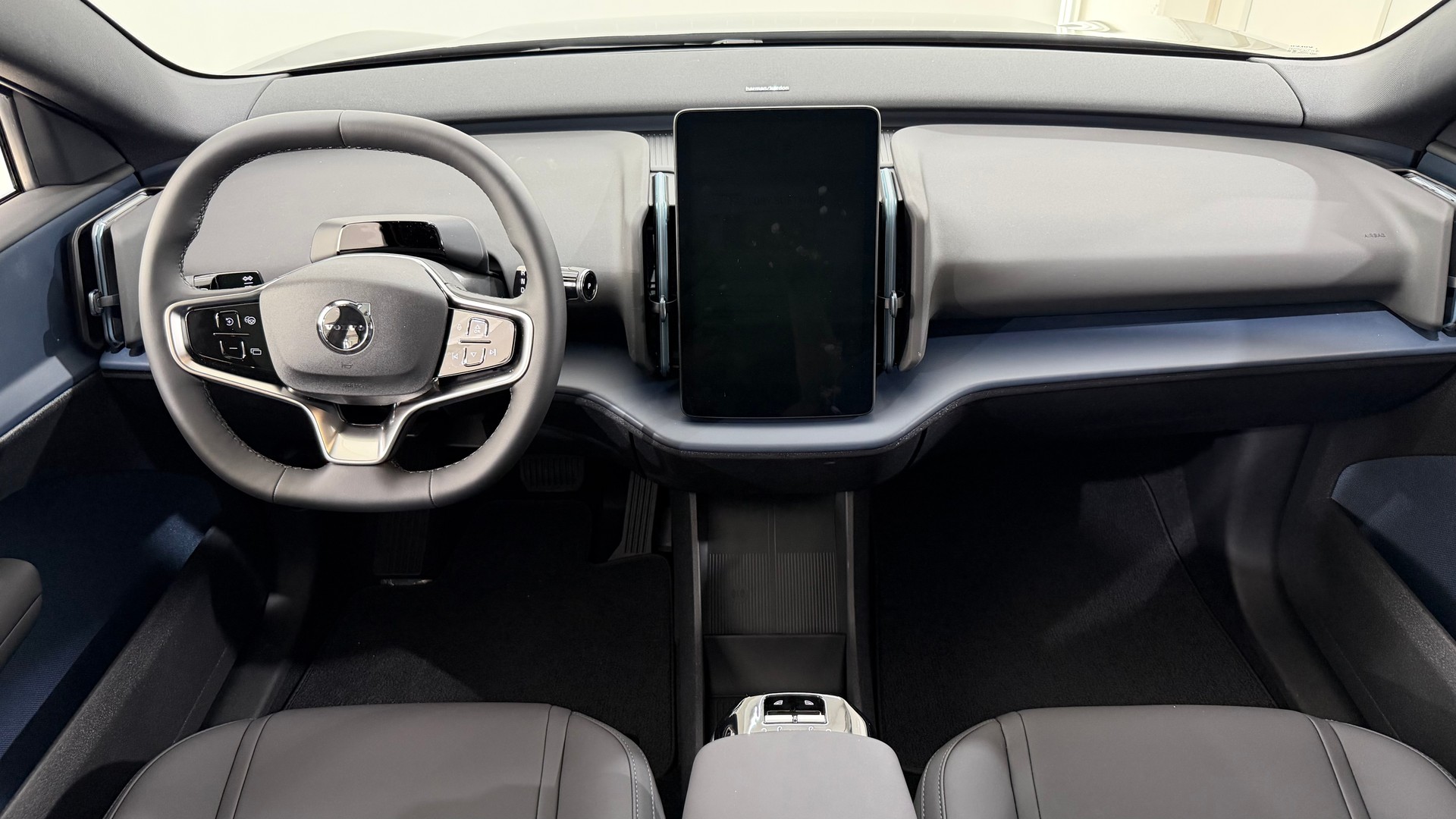 VOLVO EX 30 E60 Twin Ultra Performanc-image-4