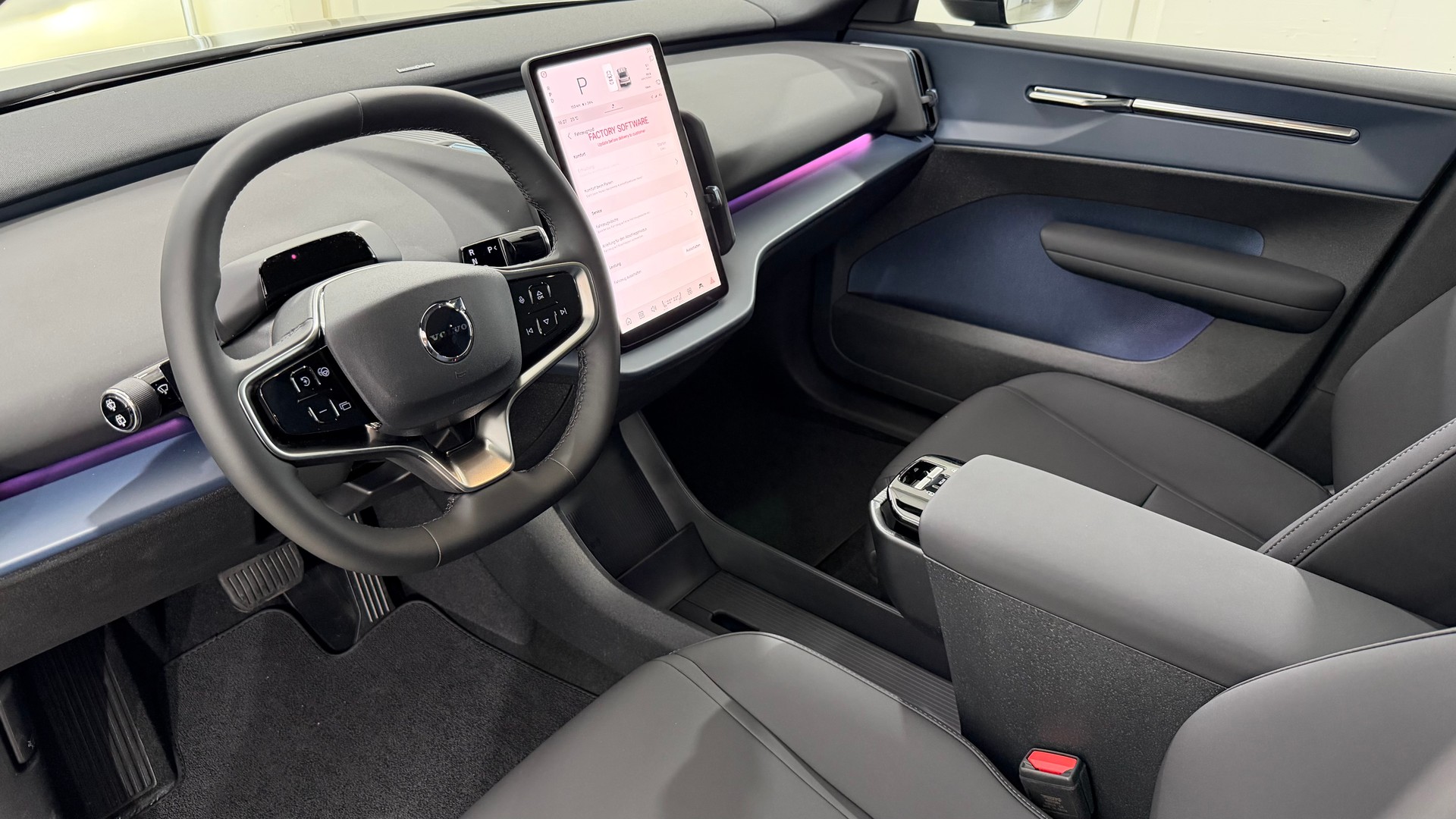 VOLVO EX 30 E60 Twin Ultra Performanc-showroom-element-3