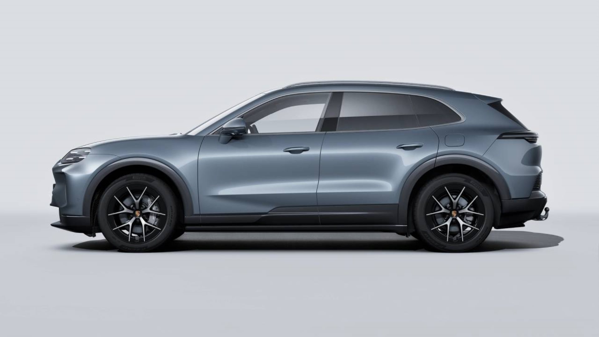 PORSCHE Cayenne Electric-showroom-element-1