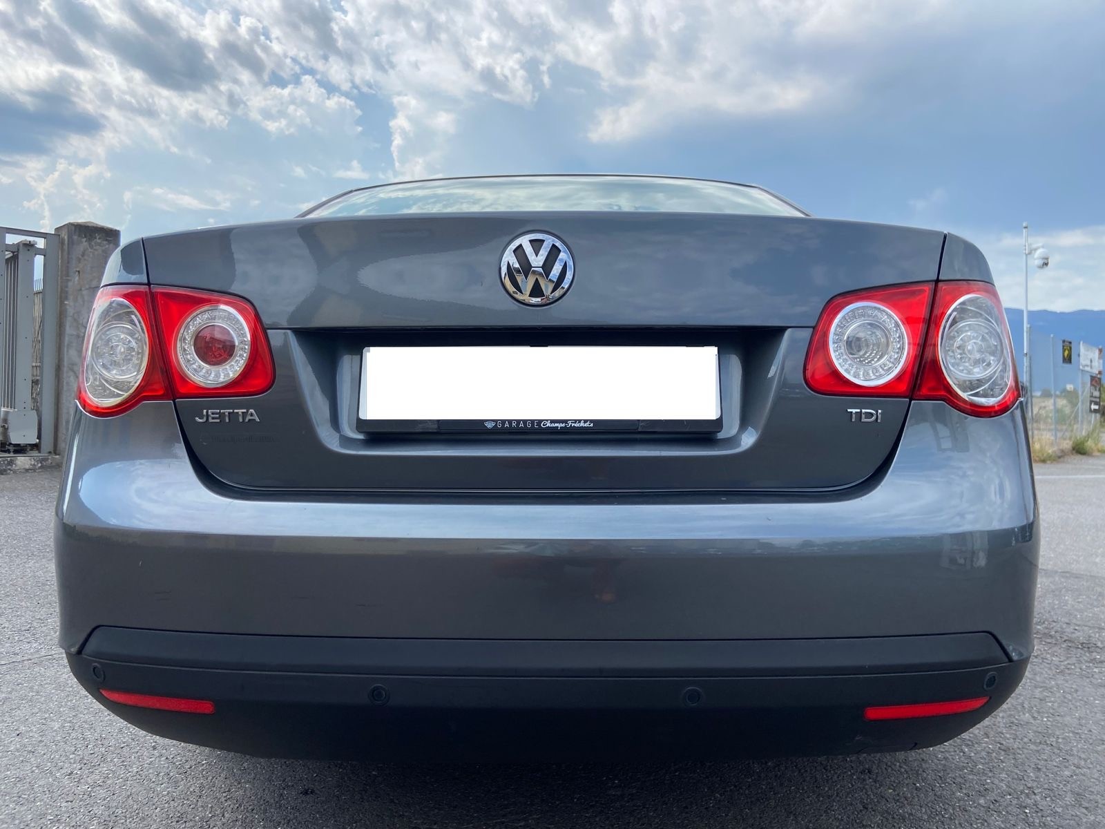 VW Jetta 1.9 TDI Trendline DSG ***Prix Fixe***-image-2