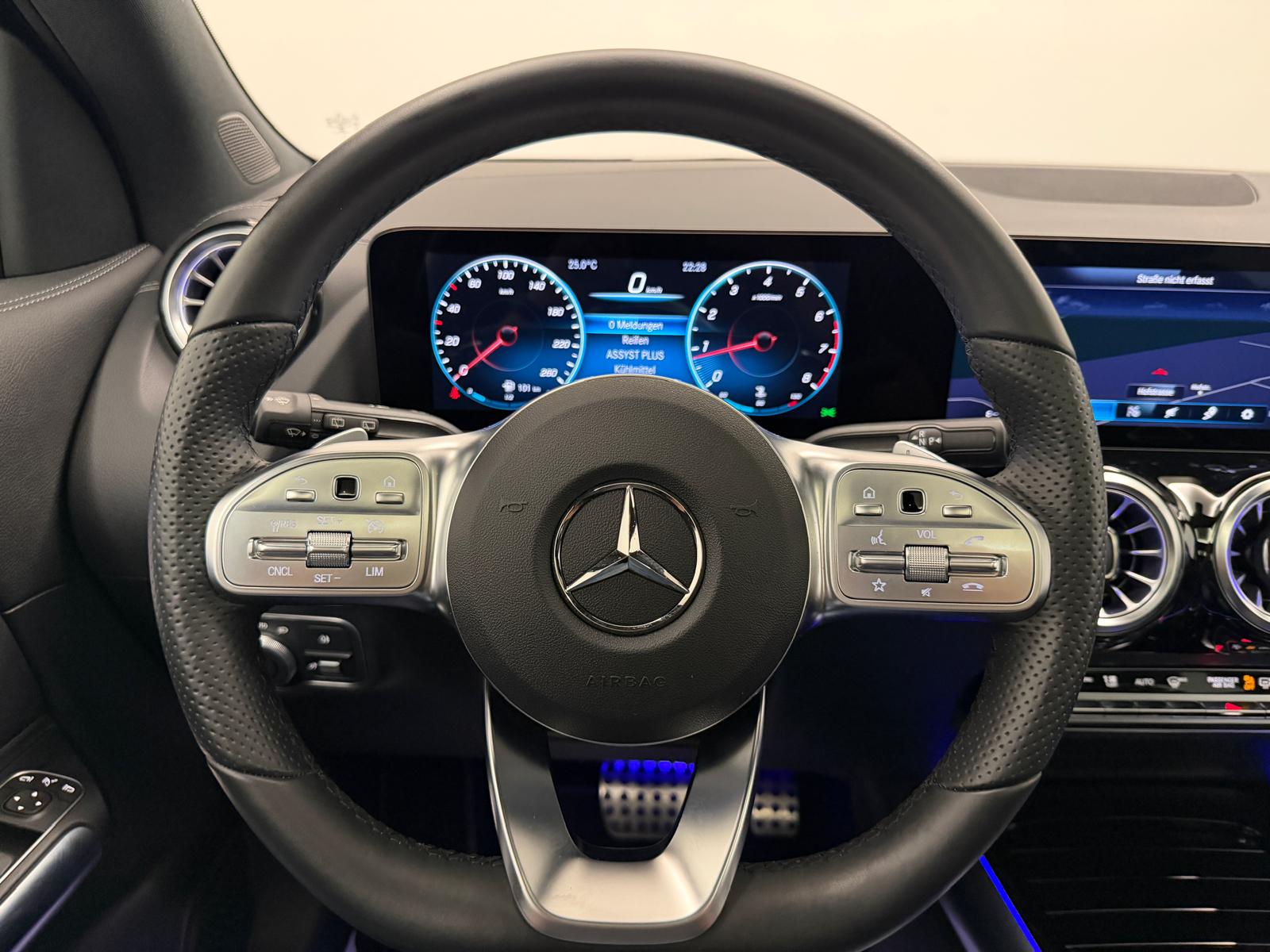 MERCEDES-BENZ GLA 200 4Matic AMG Line 8G-DCT-image-18