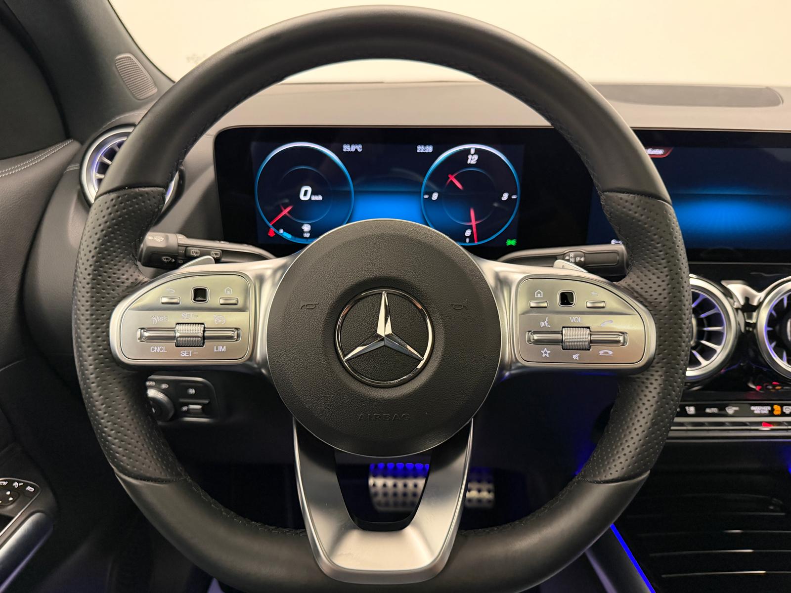 MERCEDES-BENZ GLA 200 4Matic AMG Line 8G-DCT-image-17