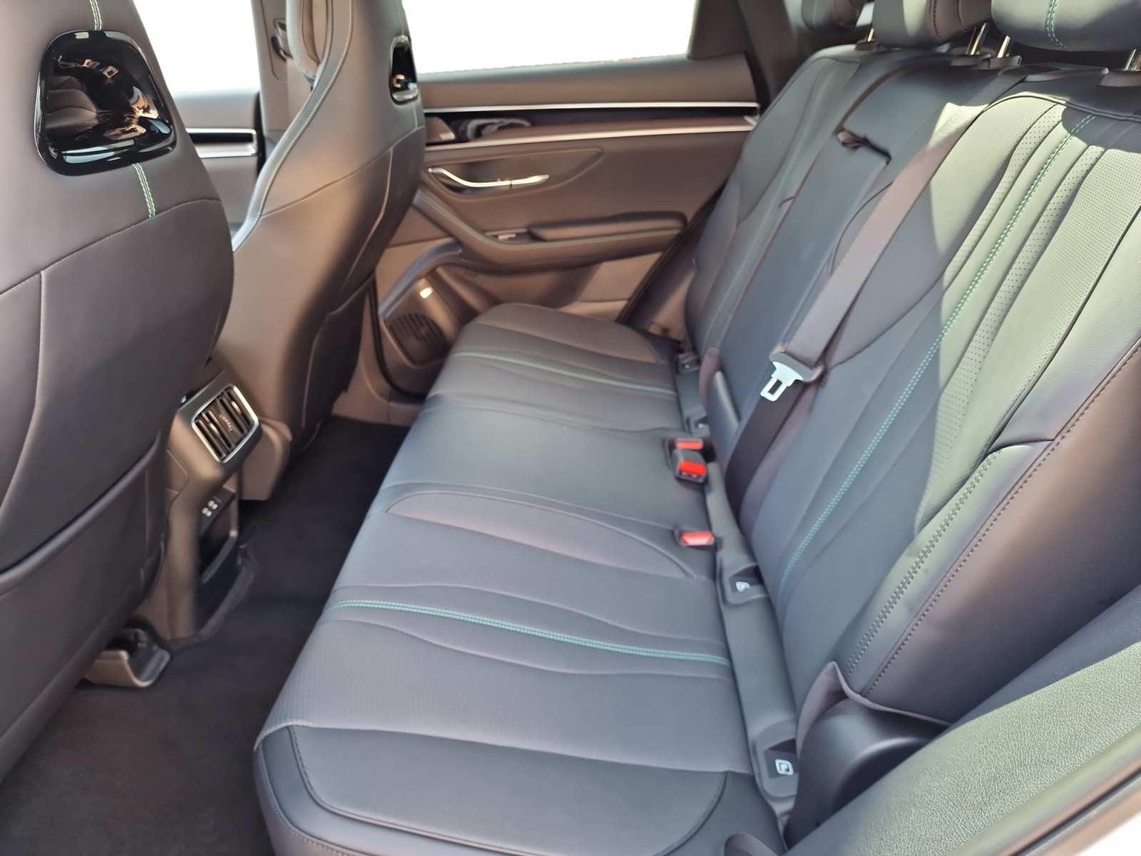 BYD Seal U DM-i Design AWD Panorama 324 PS-image-29