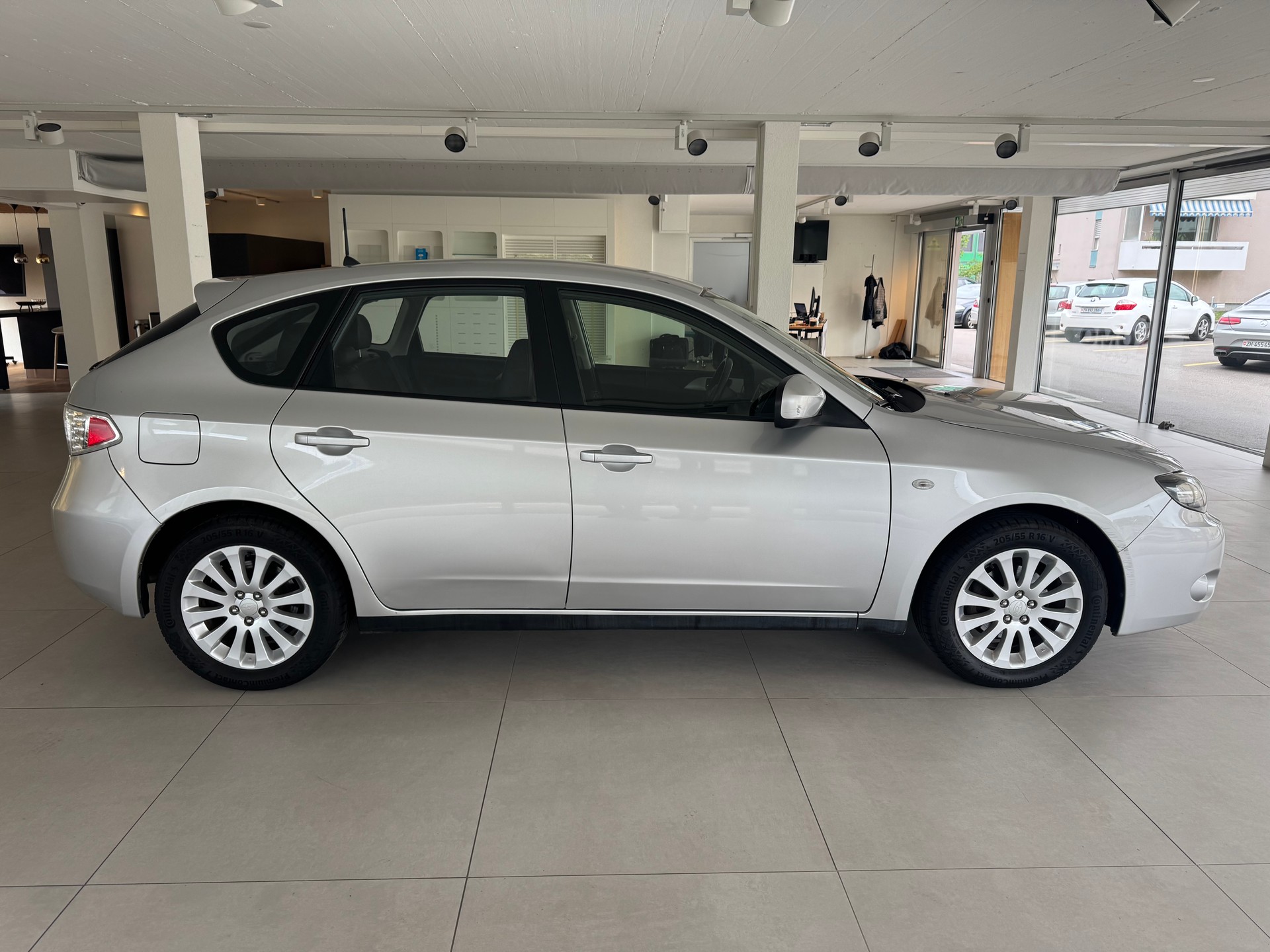 SUBARU Impreza 2.0R Swiss Automatic-showroom-element-3