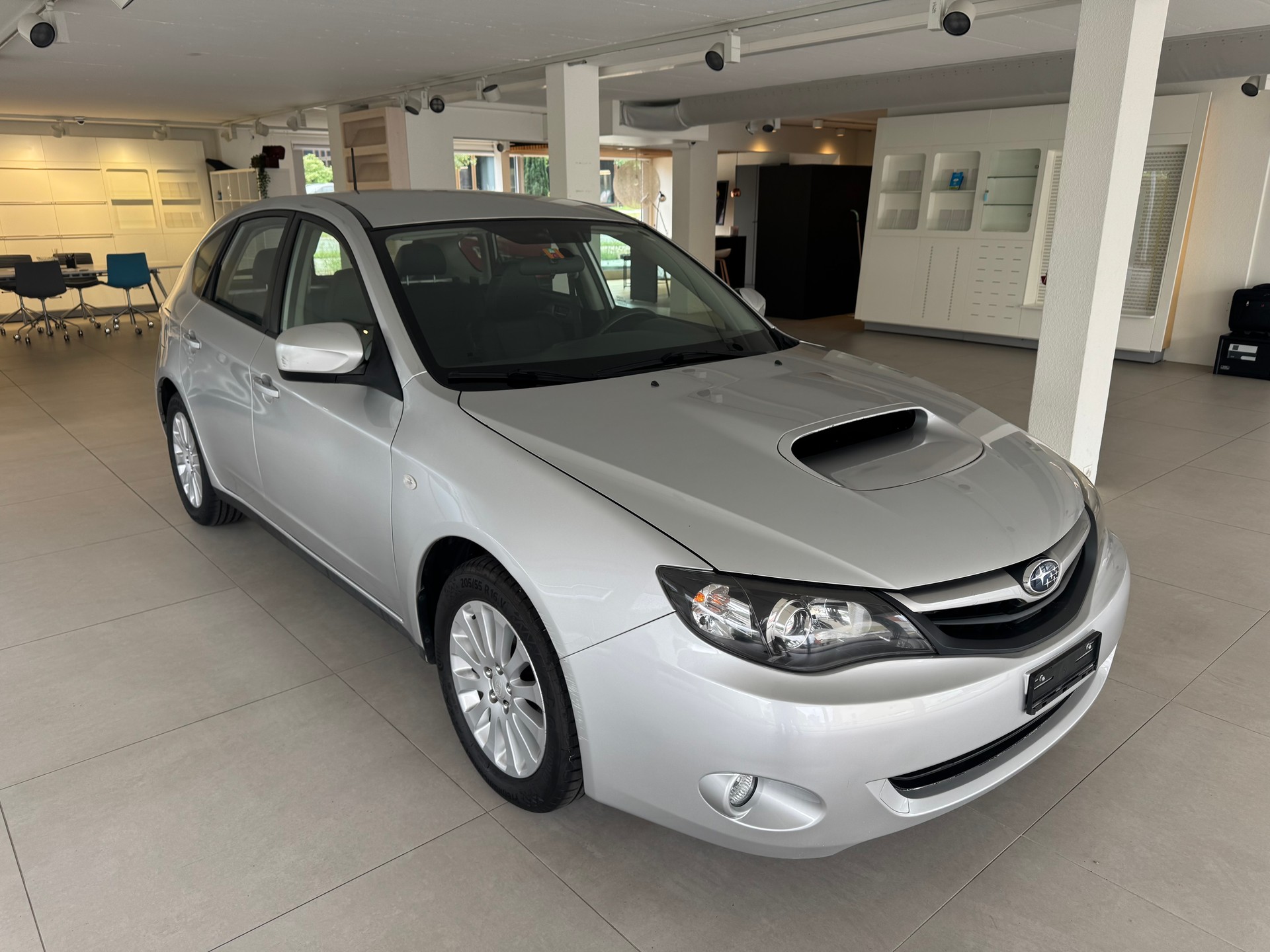 SUBARU Impreza 2.0R Swiss Automatic-showroom-element-1