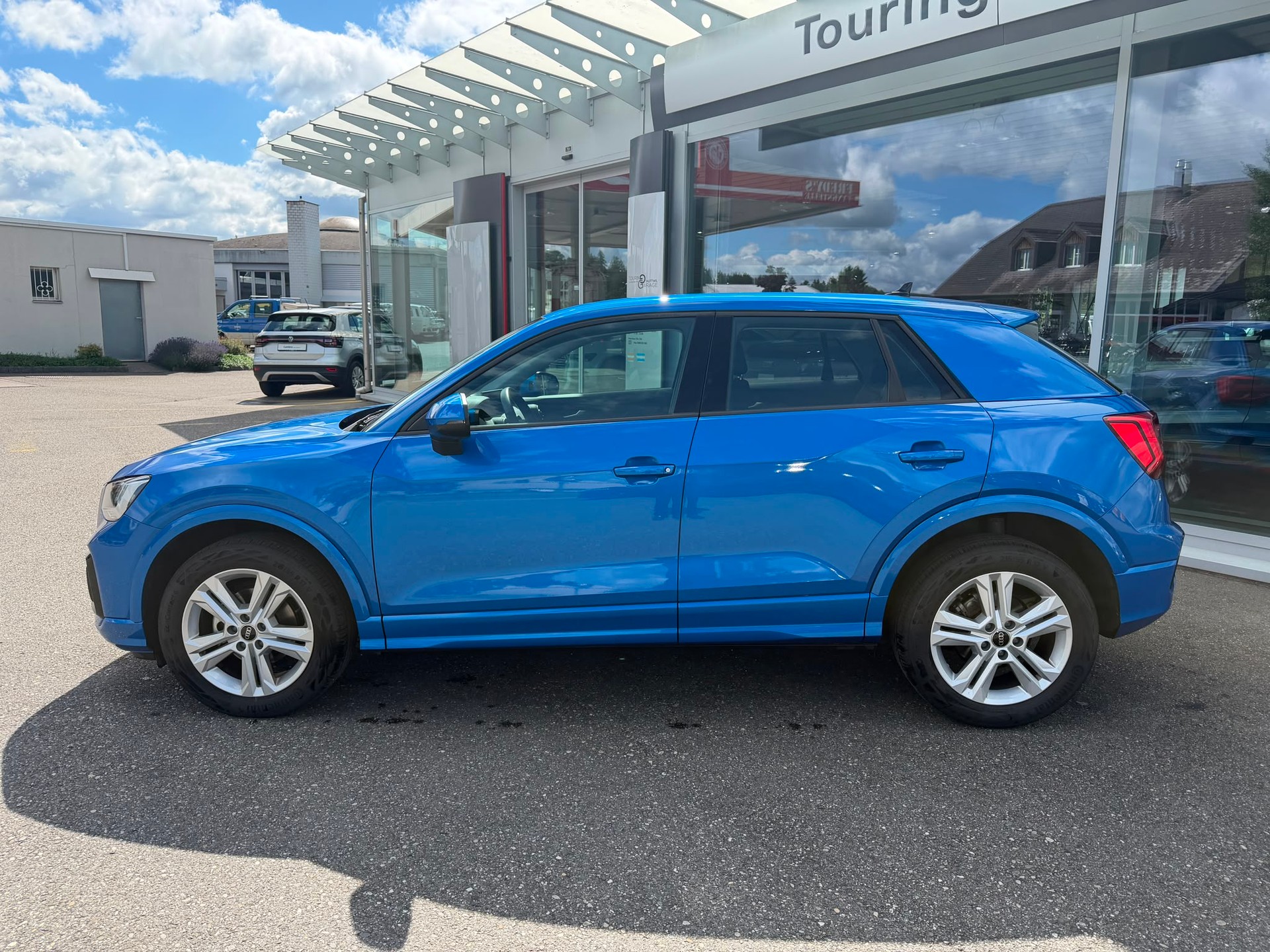 AUDI Q2 35 TFSI advanced-showroom-element-1