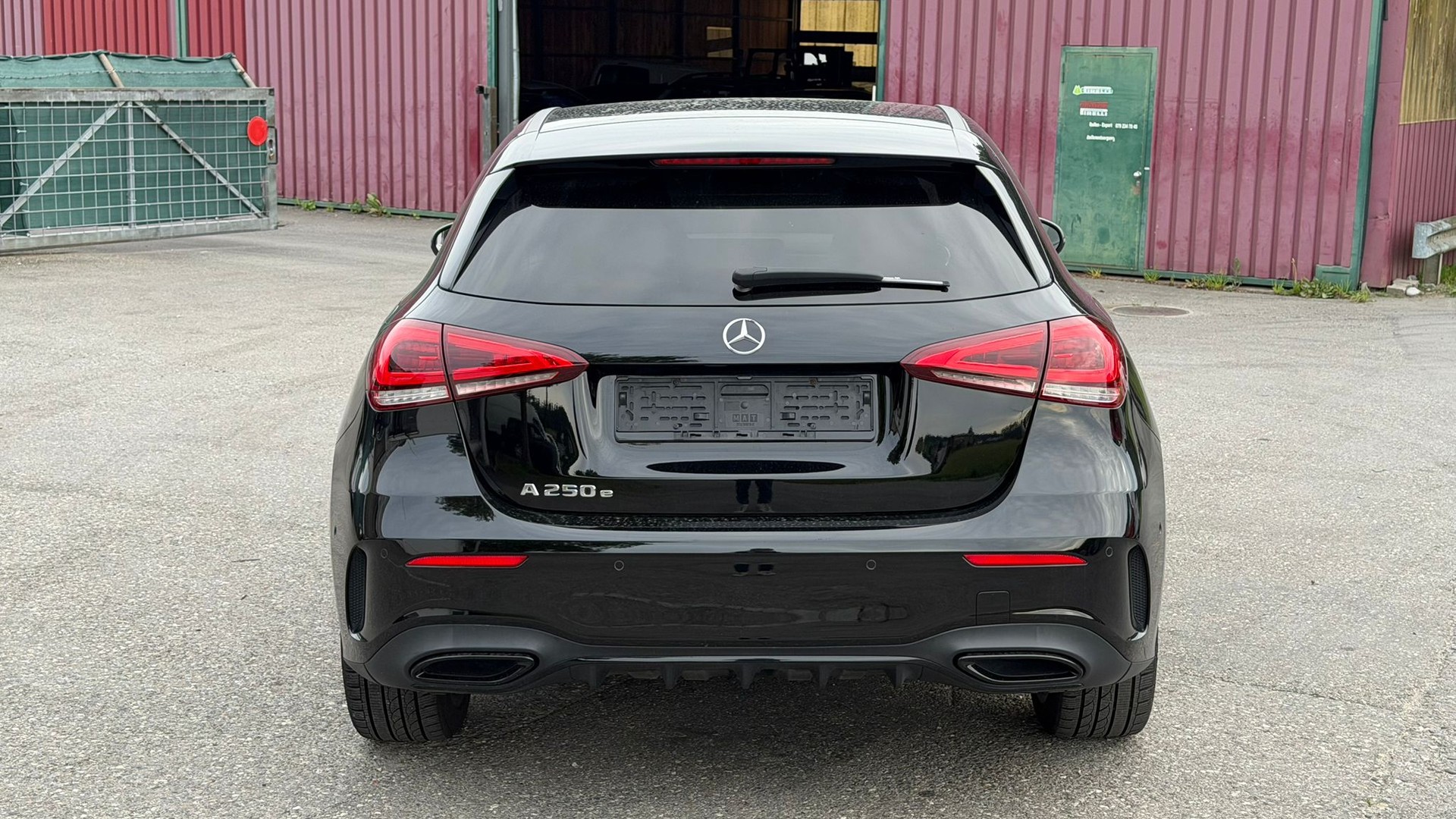 MERCEDES-BENZ A 250e AMG Line-image-5