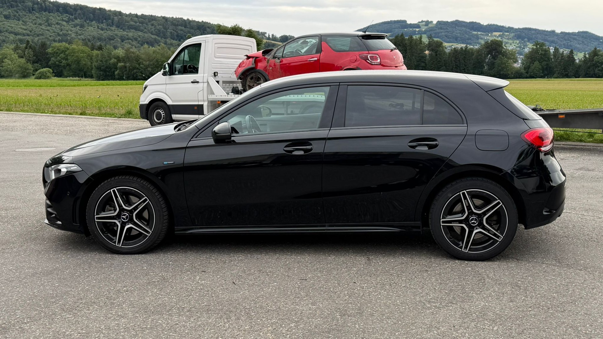 MERCEDES-BENZ A 250e AMG Line-image-7