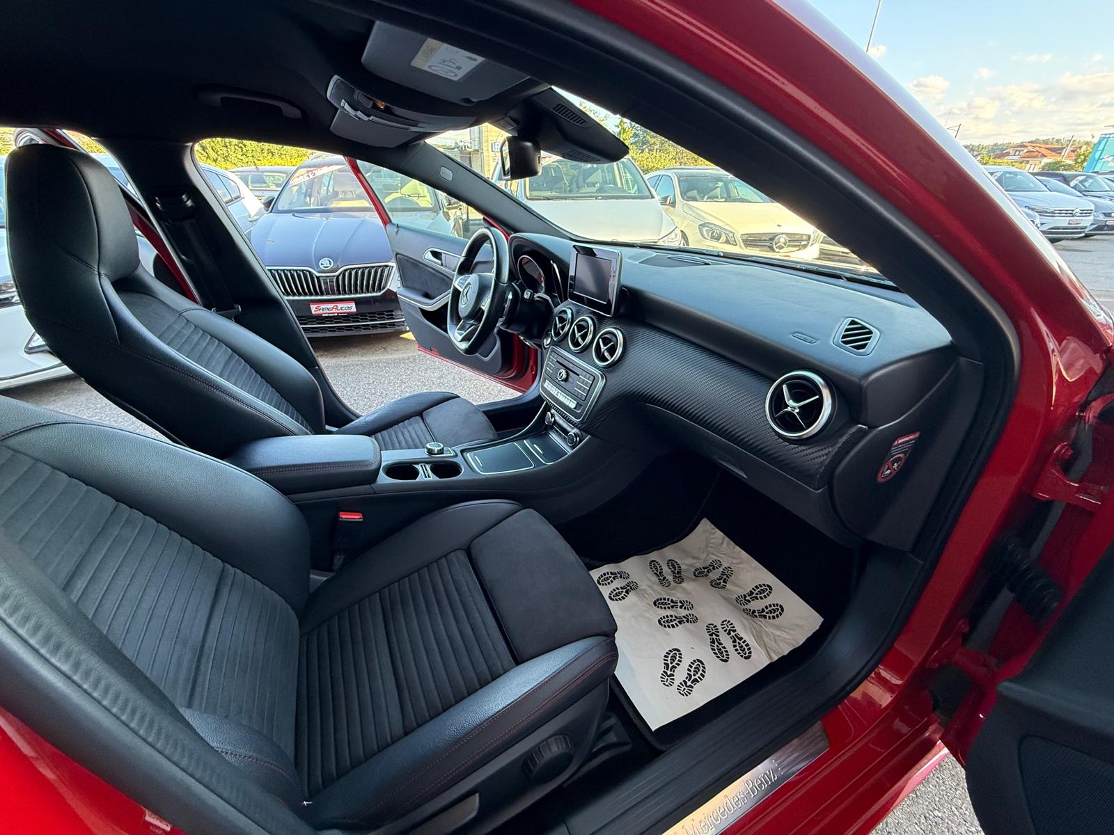 MERCEDES-BENZ A 220 AMG Line 4Matic 7G-DCT-image-7