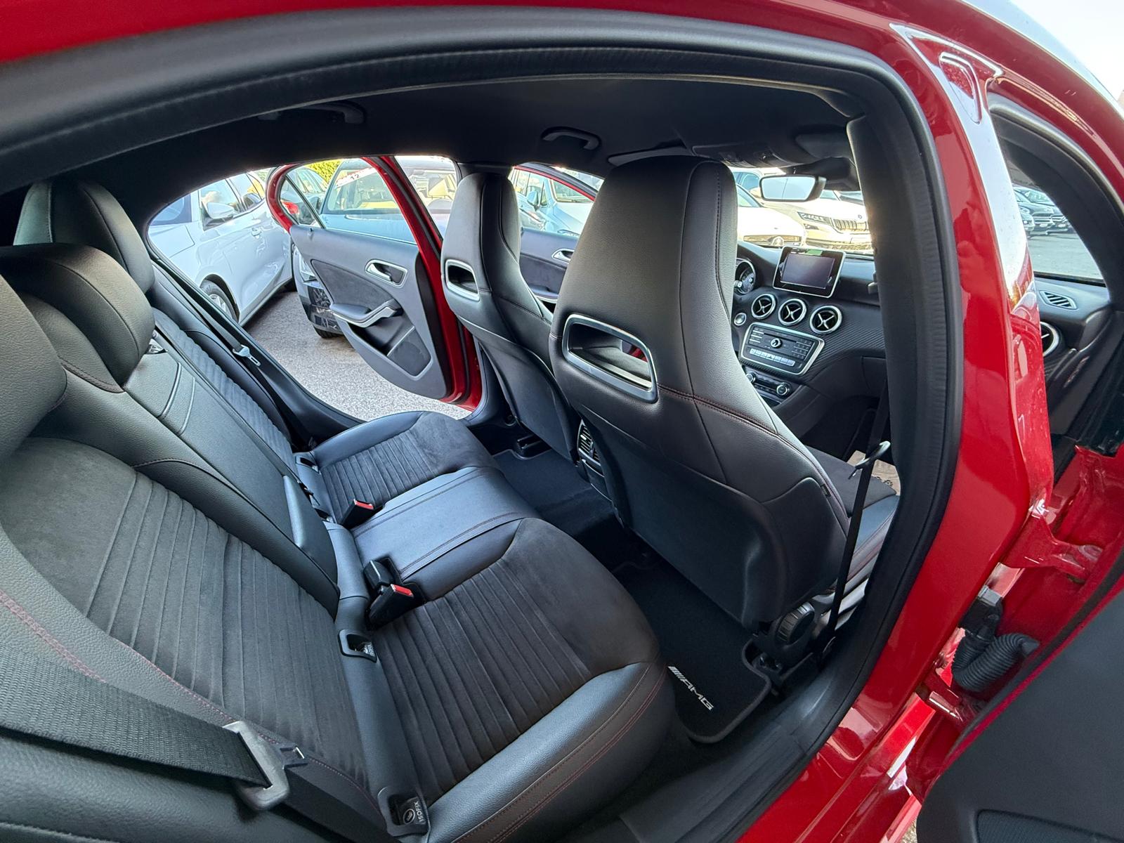MERCEDES-BENZ A 220 AMG Line 4Matic 7G-DCT-image-10