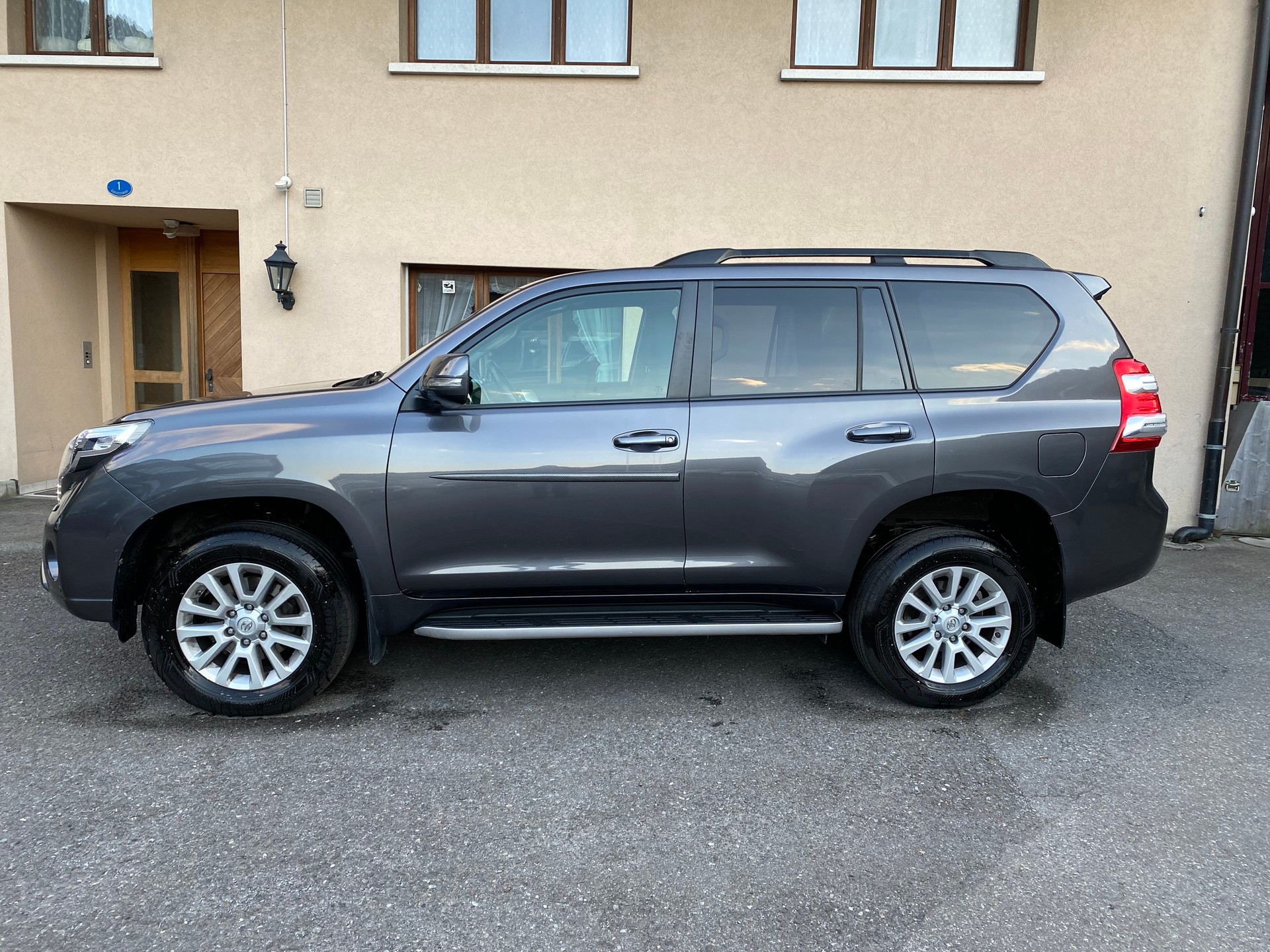 TOYOTA Land Cruiser 2.8TD Sol-image-11