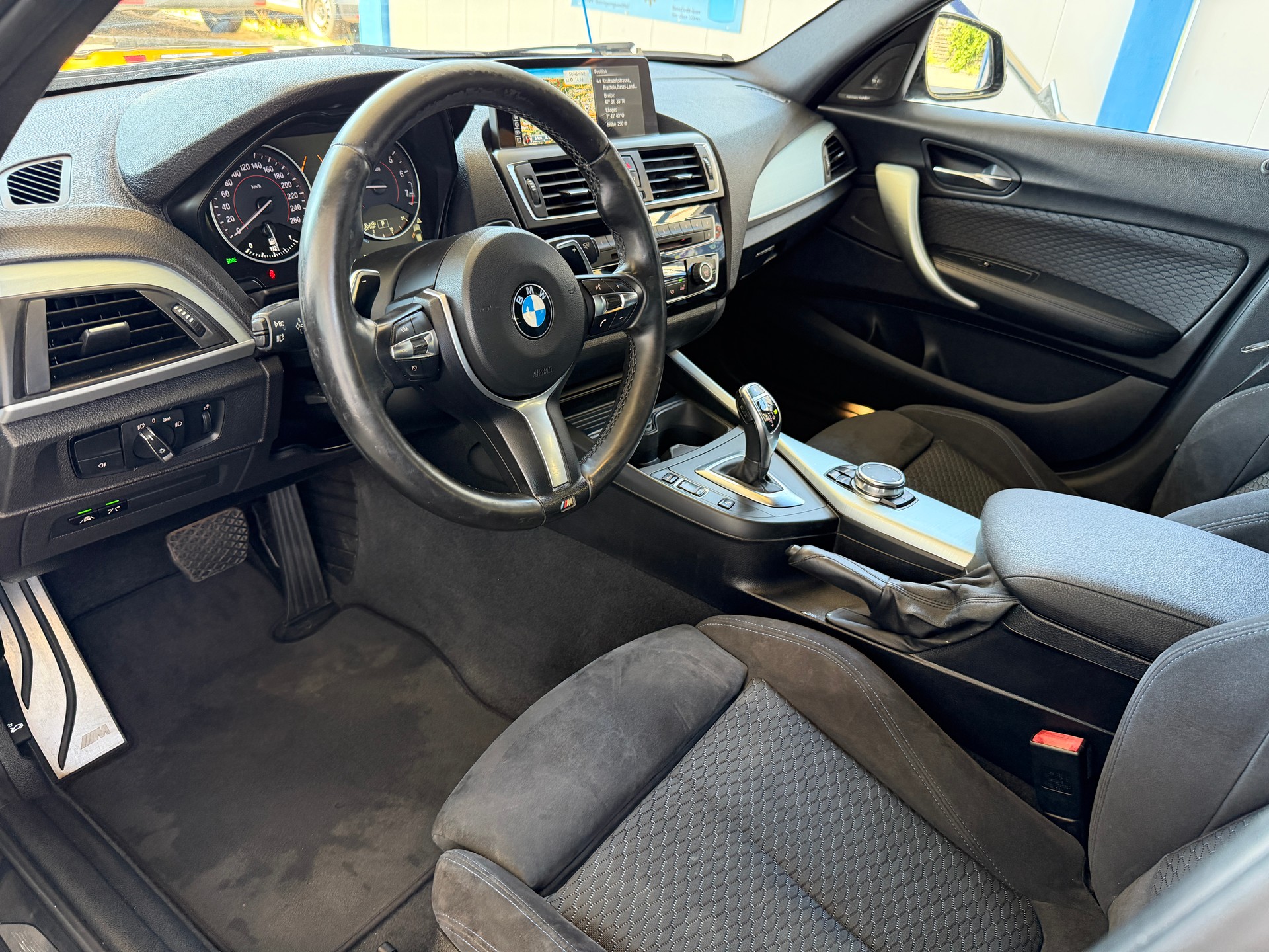 BMW M135i xDrive Steptronic-image-11