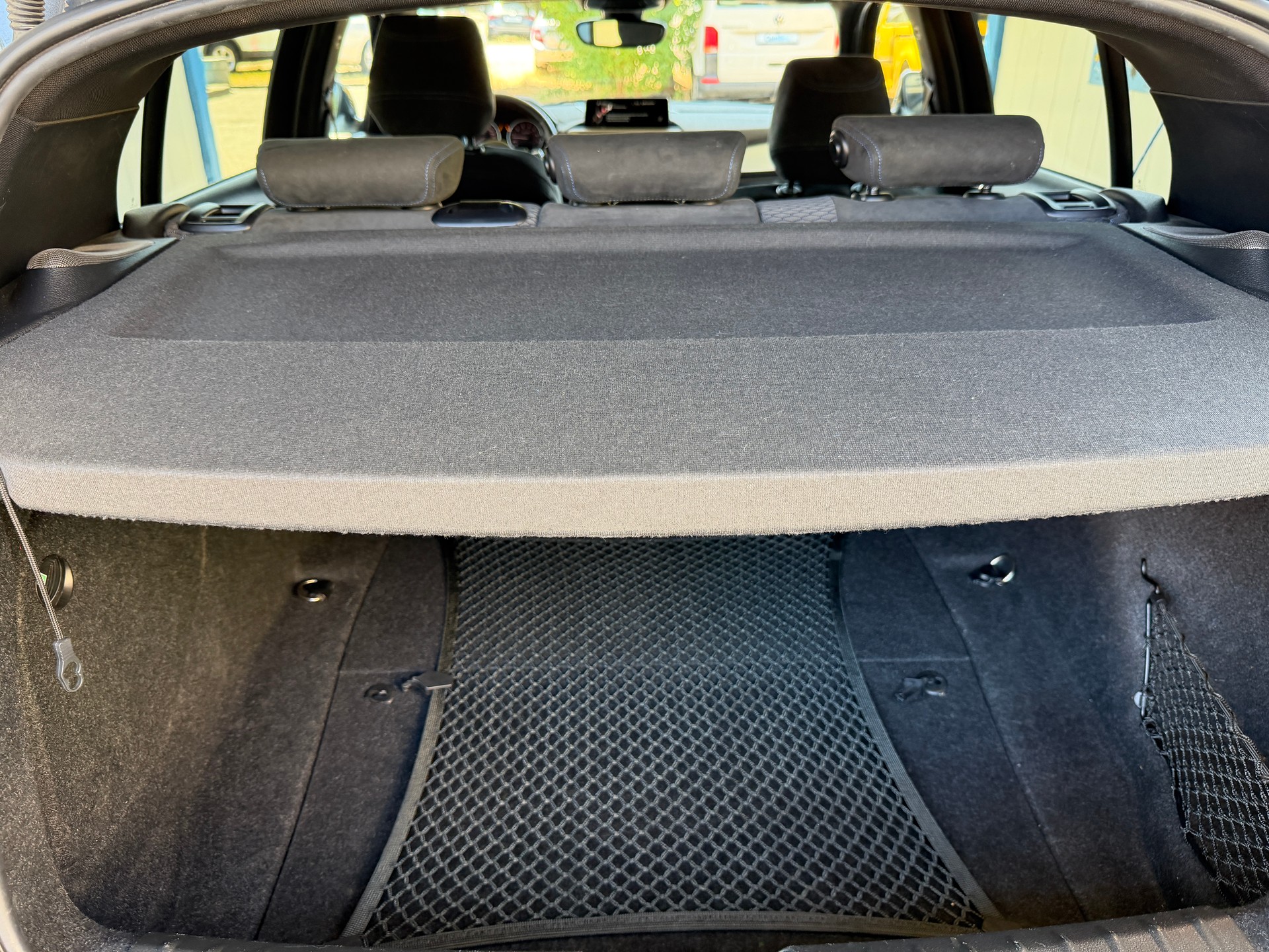 BMW M135i xDrive Steptronic-image-17