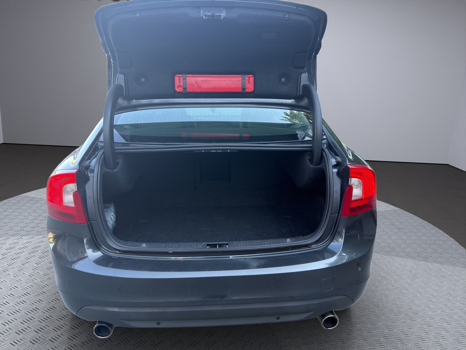 VOLVO S60 2.0T Kinetic Powershift-image-14
