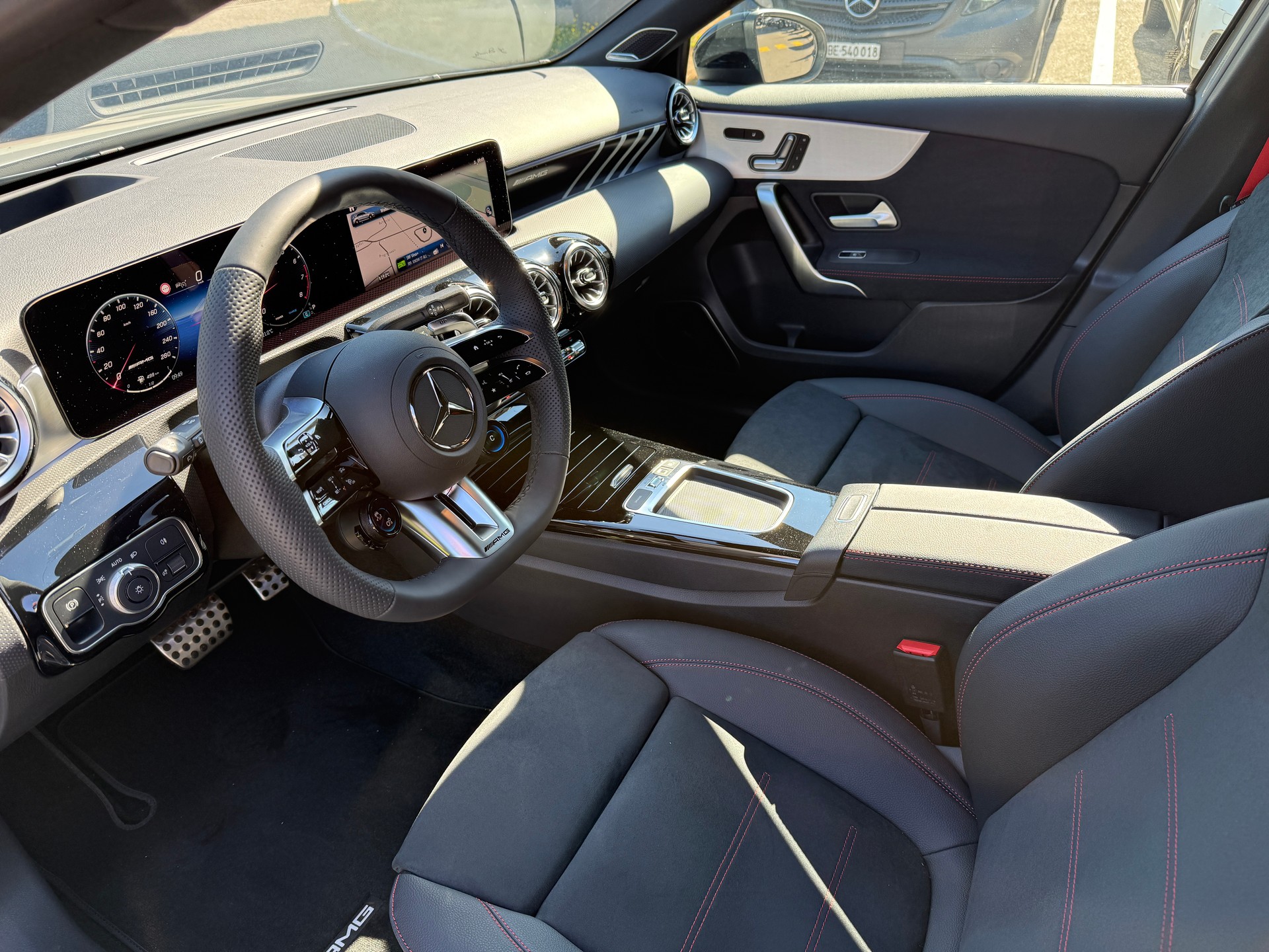 MERCEDES-BENZ A 35 AMG 4matic-showroom-element-3