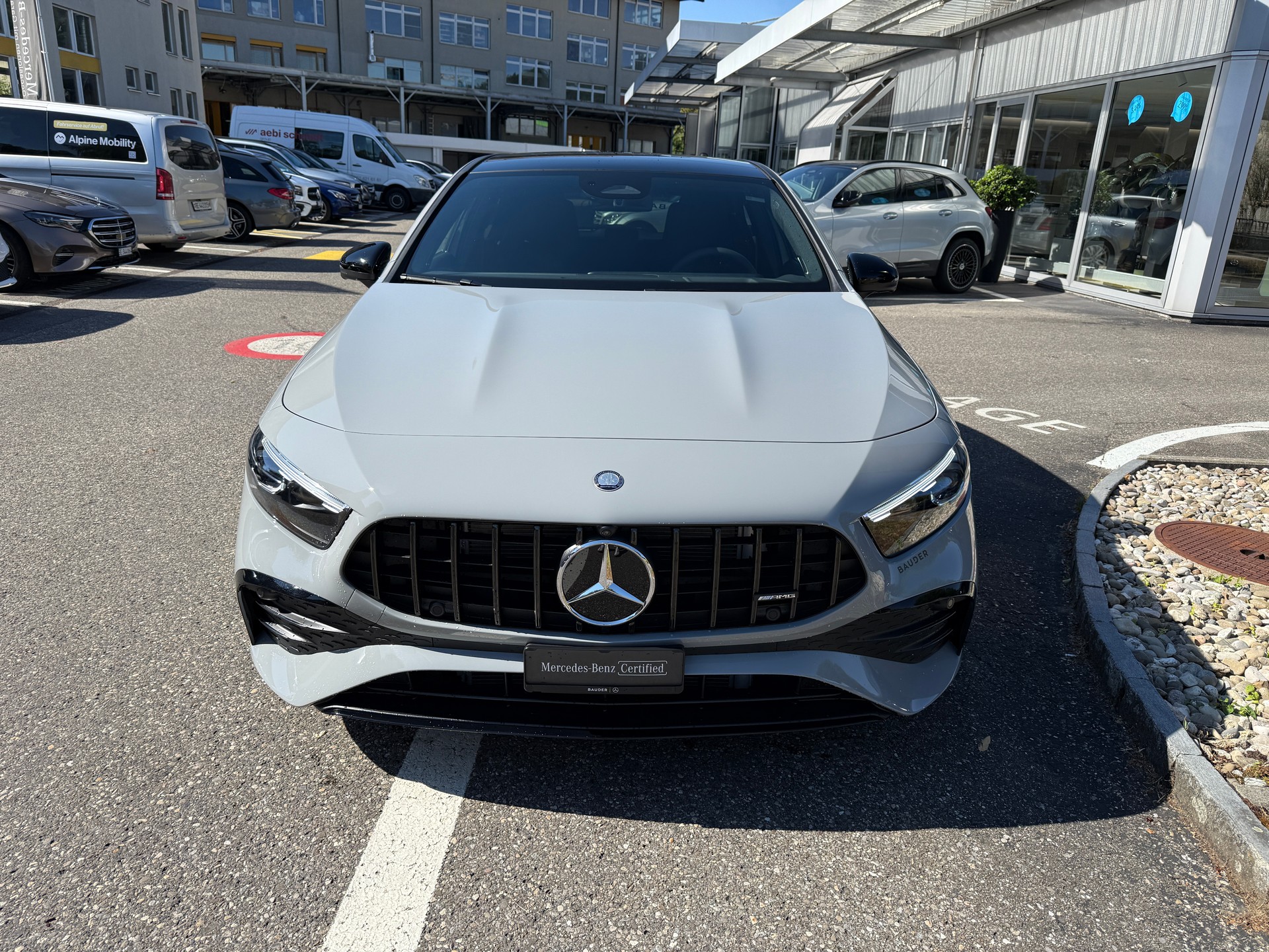 MERCEDES-BENZ A 35 AMG 4matic-showroom-element-1