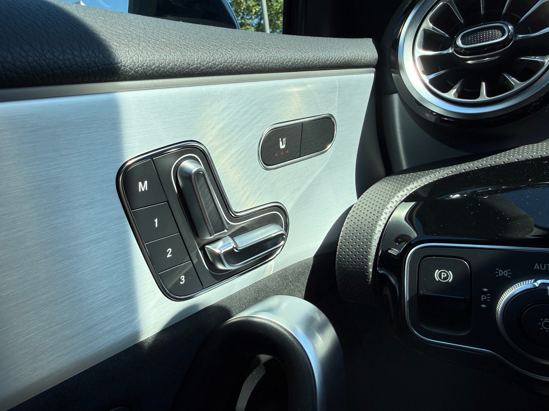 MERCEDES-BENZ A 35 AMG 4matic-image-12