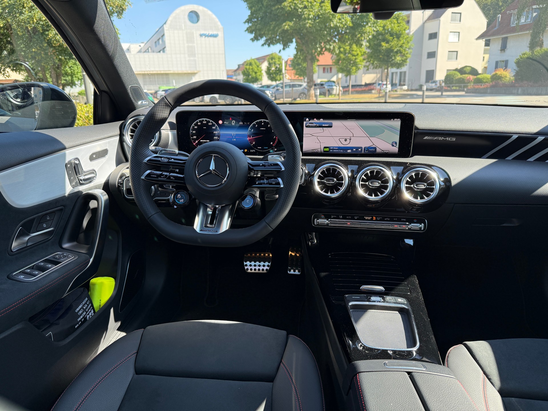MERCEDES-BENZ A 35 AMG 4matic-image-4