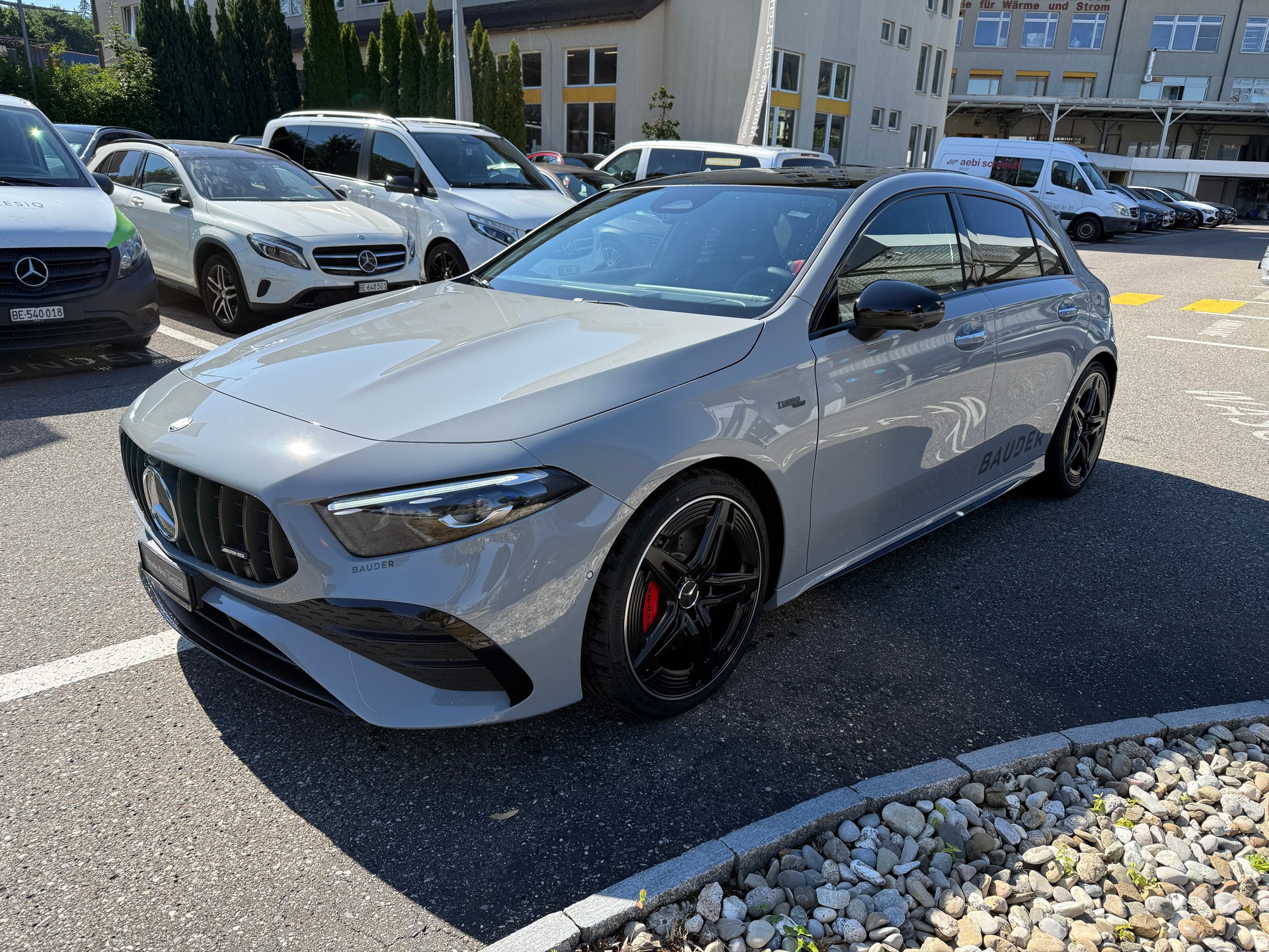 MERCEDES-BENZ A 35 AMG 4matic-showroom-element-2