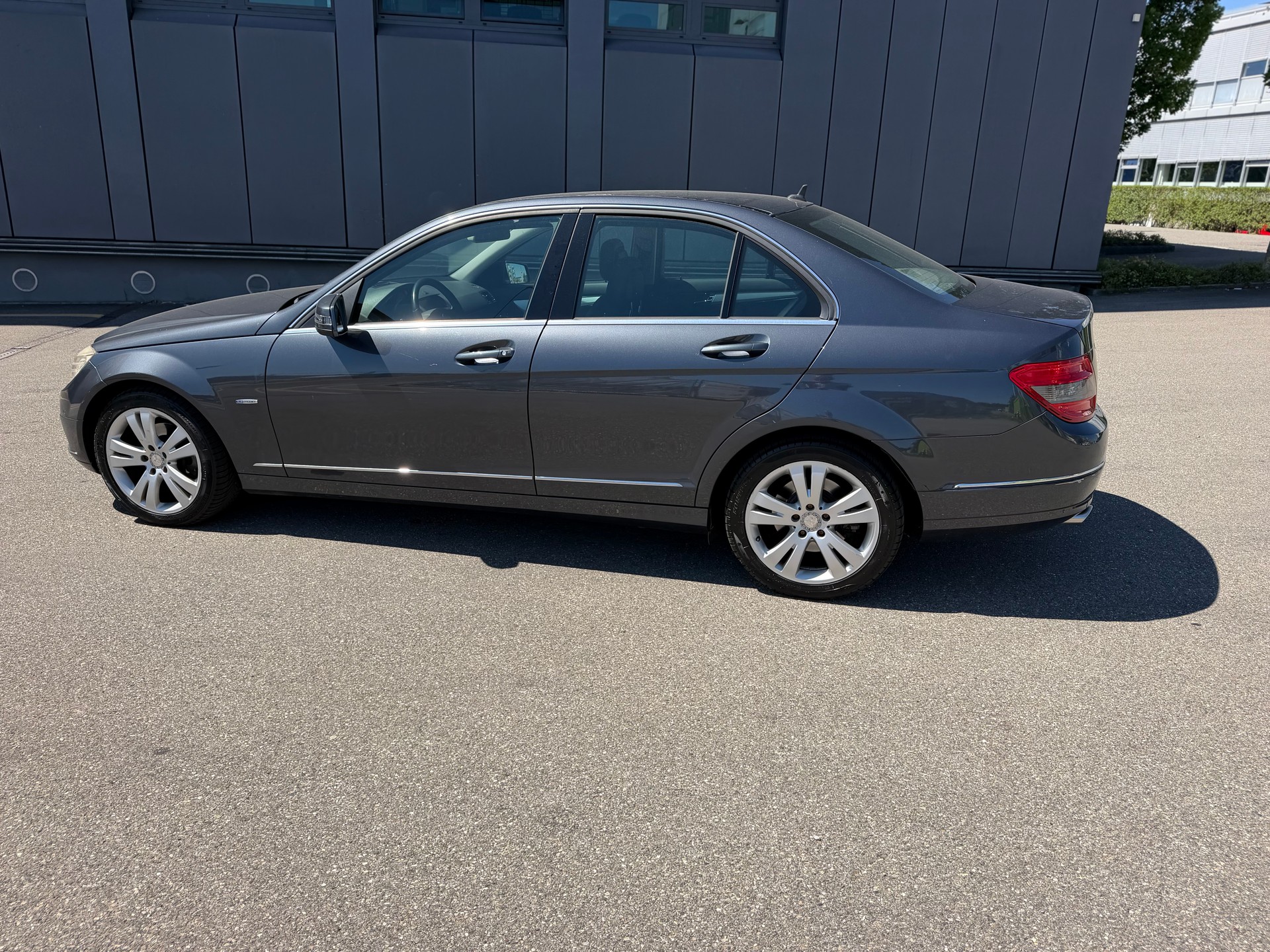 MERCEDES-BENZ C 200 CGI BlueEfficiency Automatic-image-8