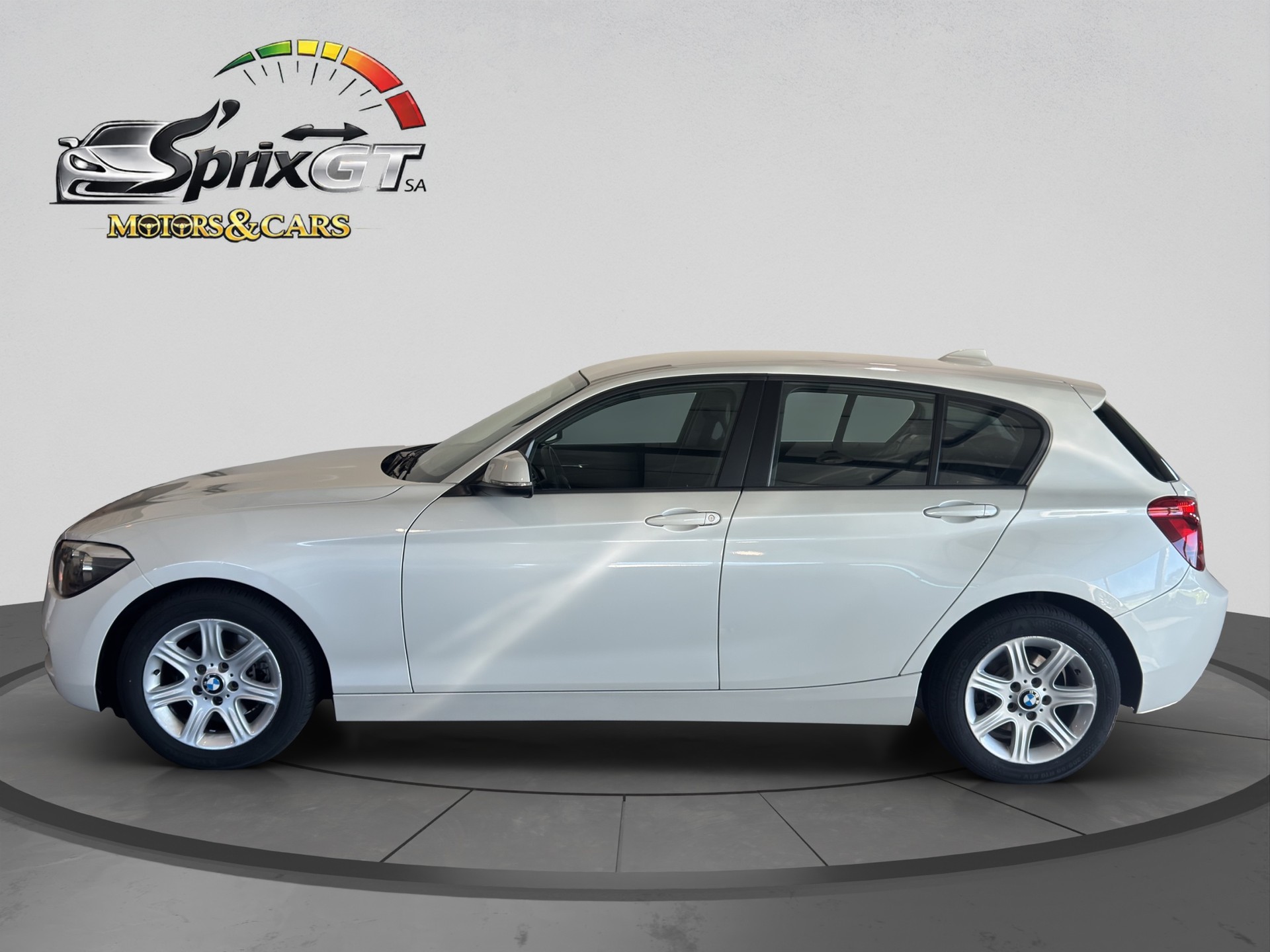 BMW 118i Steptronic-showroom-element-1