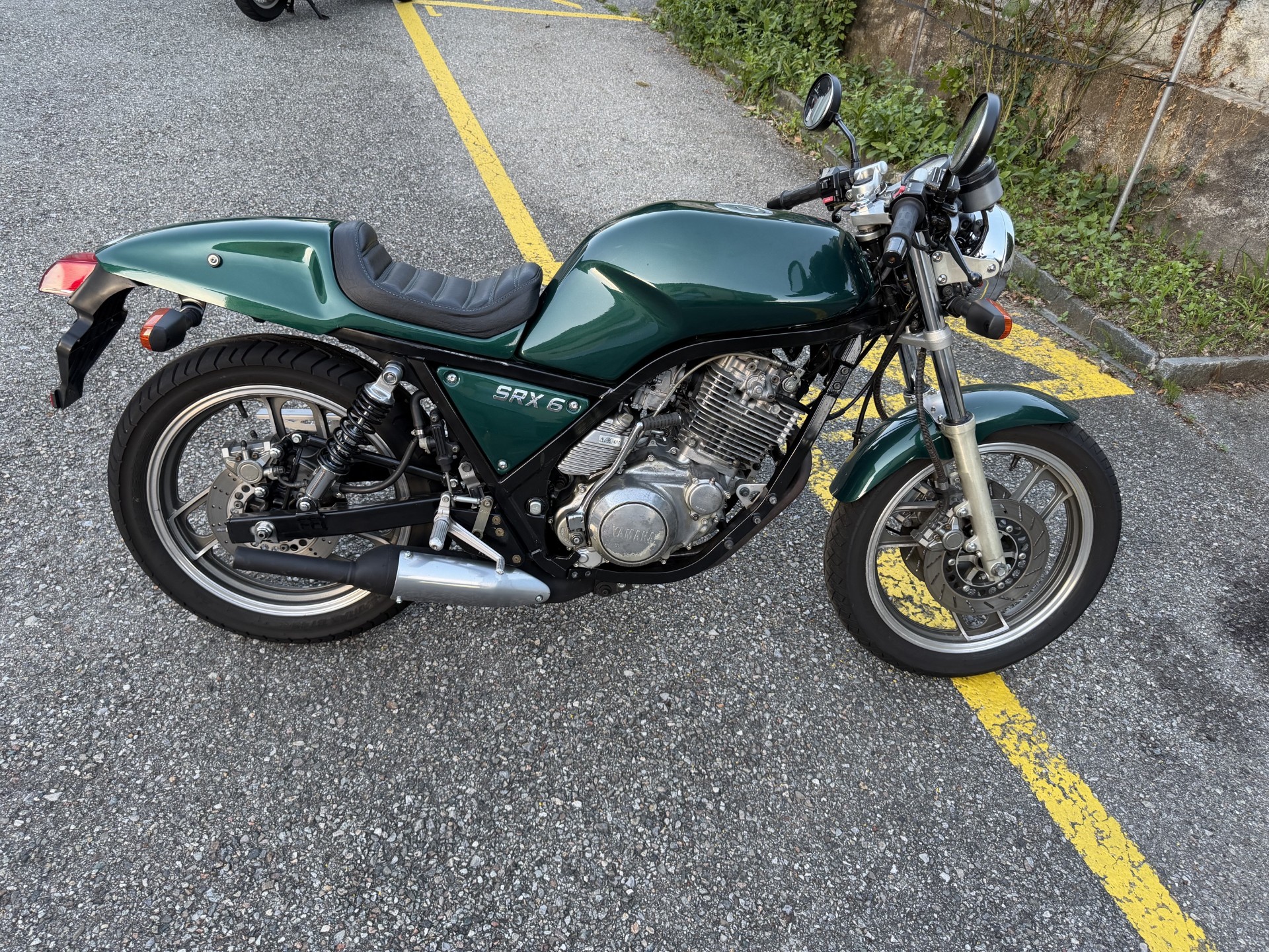 YAMAHA SR X 600-image-1