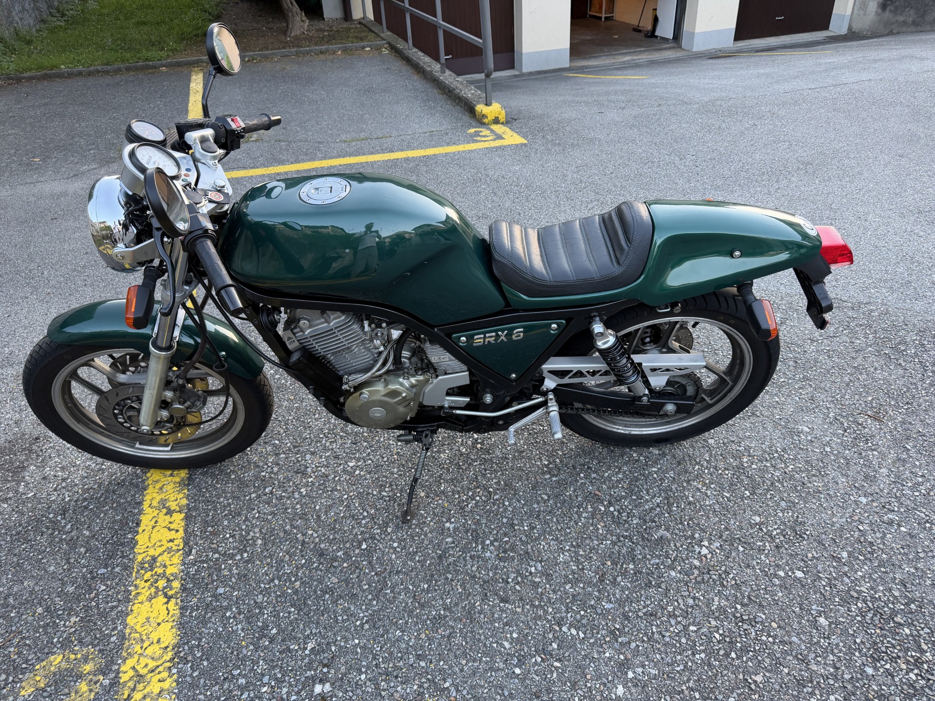 YAMAHA SR X 600-image-2