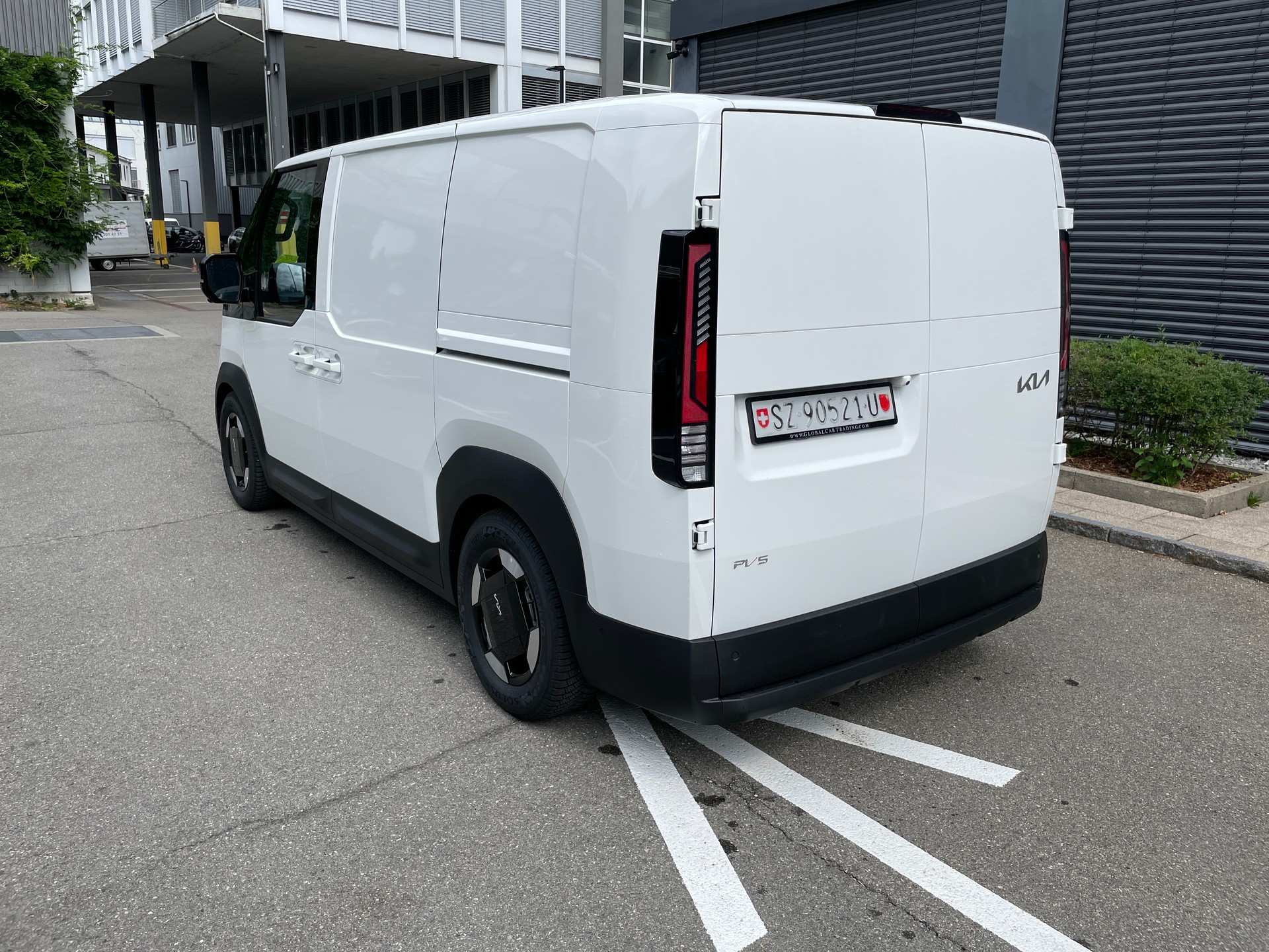 KIA PV5 Cargo 71.2 kWh Elite, Wärmepumpe und 2-Schiebetüren-showroom-element-2
